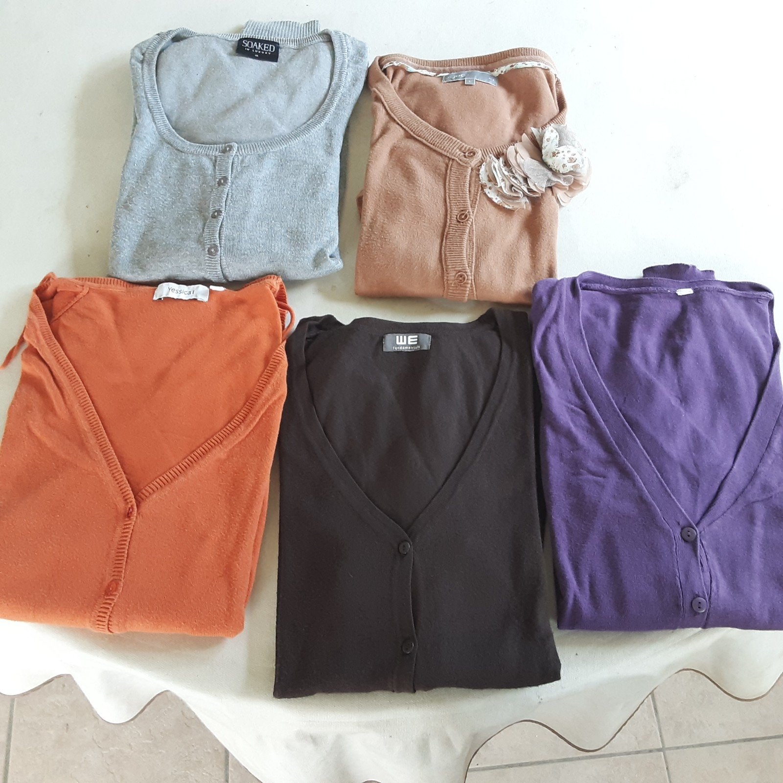 5 cardigans ( golfjes) Maat large
In goede staat
10 € voor 5, Ophalen of Verzenden