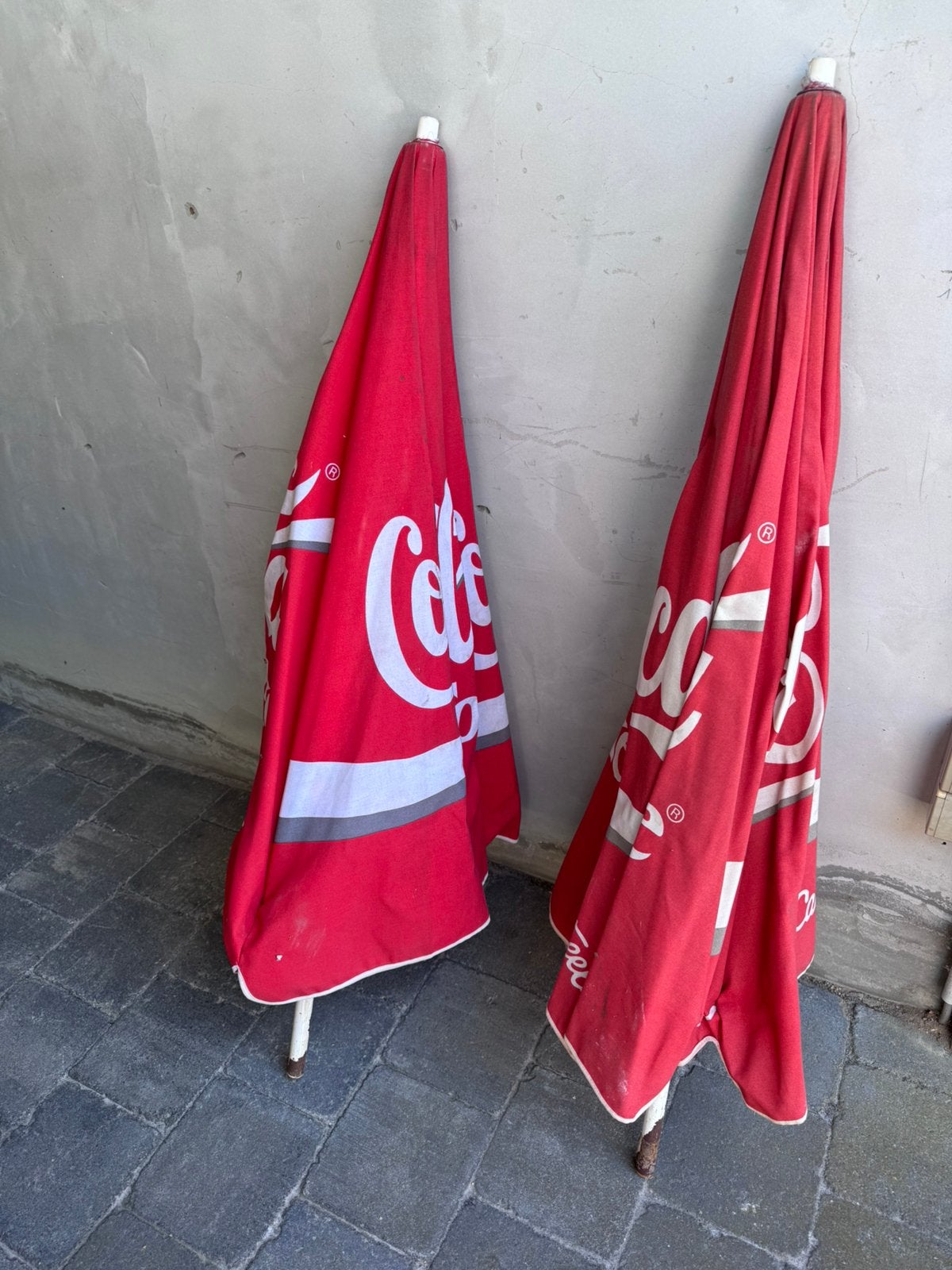 2 Coca-Cola paraplu’s, Tuin en Terras, Ophalen, Gebruikt, Stokparasol