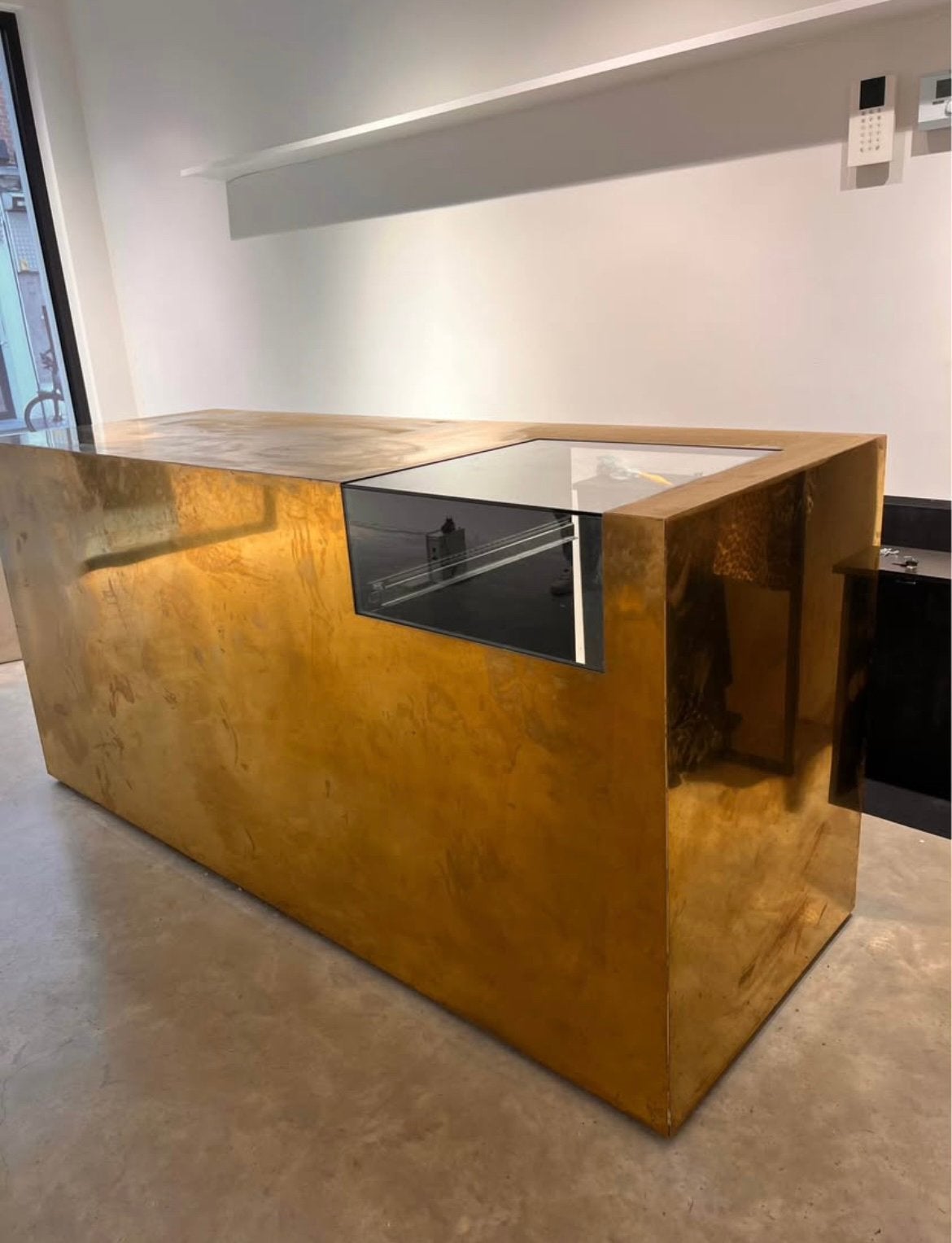 Comptoir au design unique, laiton, mdf noir et verre, Maison & Meubles, Cuisine | Cuisines complètes, Comme neuf, Noir, Enlèvement