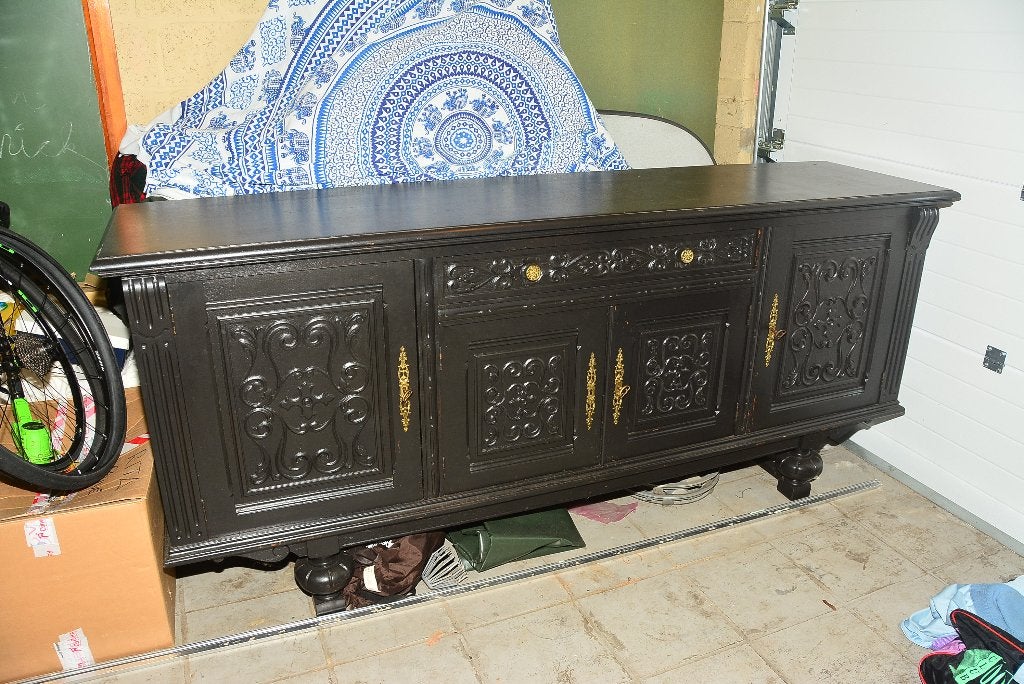 Eiken buffetkast in zwart gespoten. ., Huis en Inrichting, Kasten | Buffetkasten, Ophalen, Gebruikt, Eikenhout, Met lade(s)
