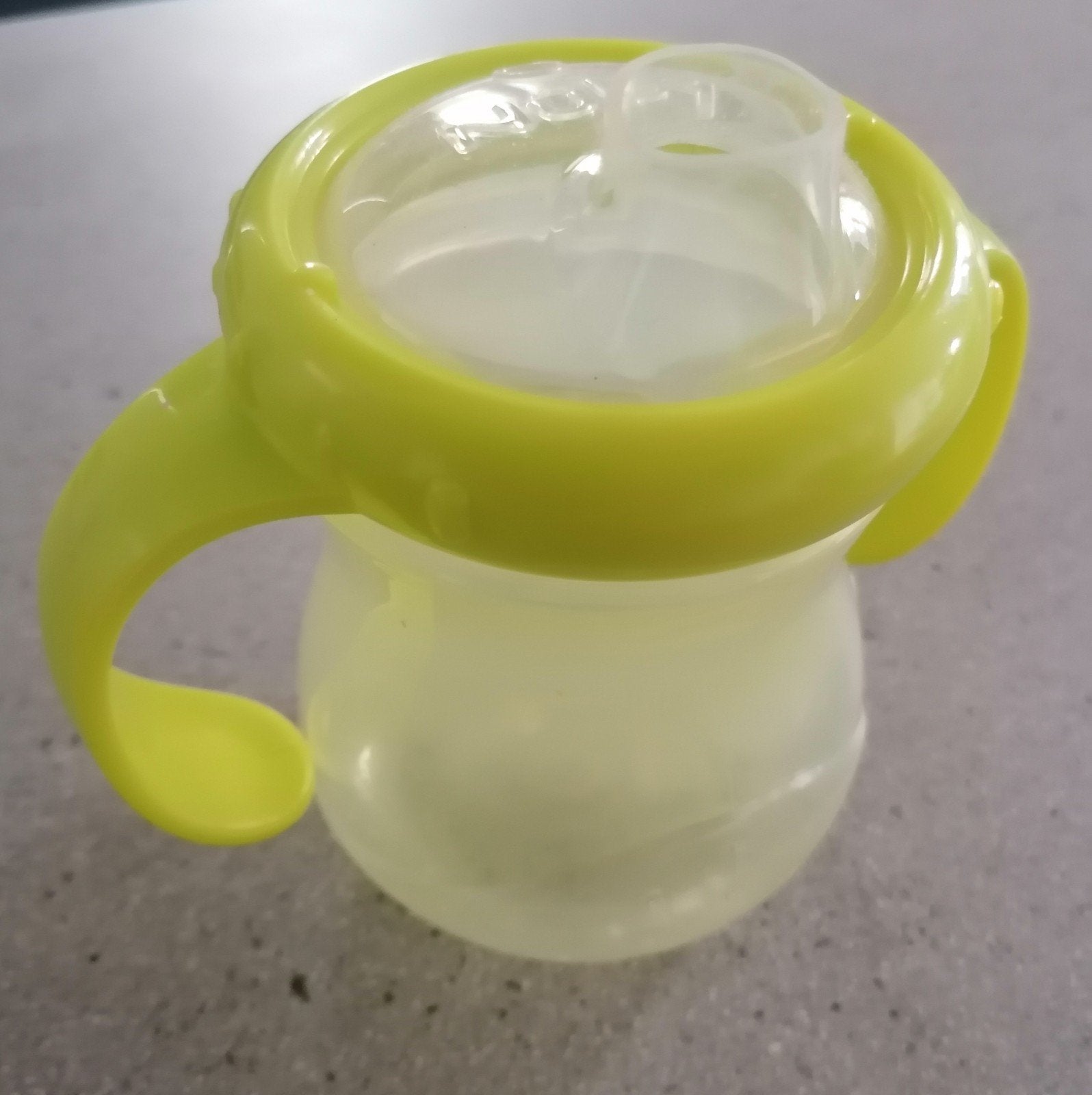 GRATIS DRINKBEKER BABY EN KIWIHOUDER, Huis en Inrichting, Keuken | Tupperware, Ophalen, Gebruikt