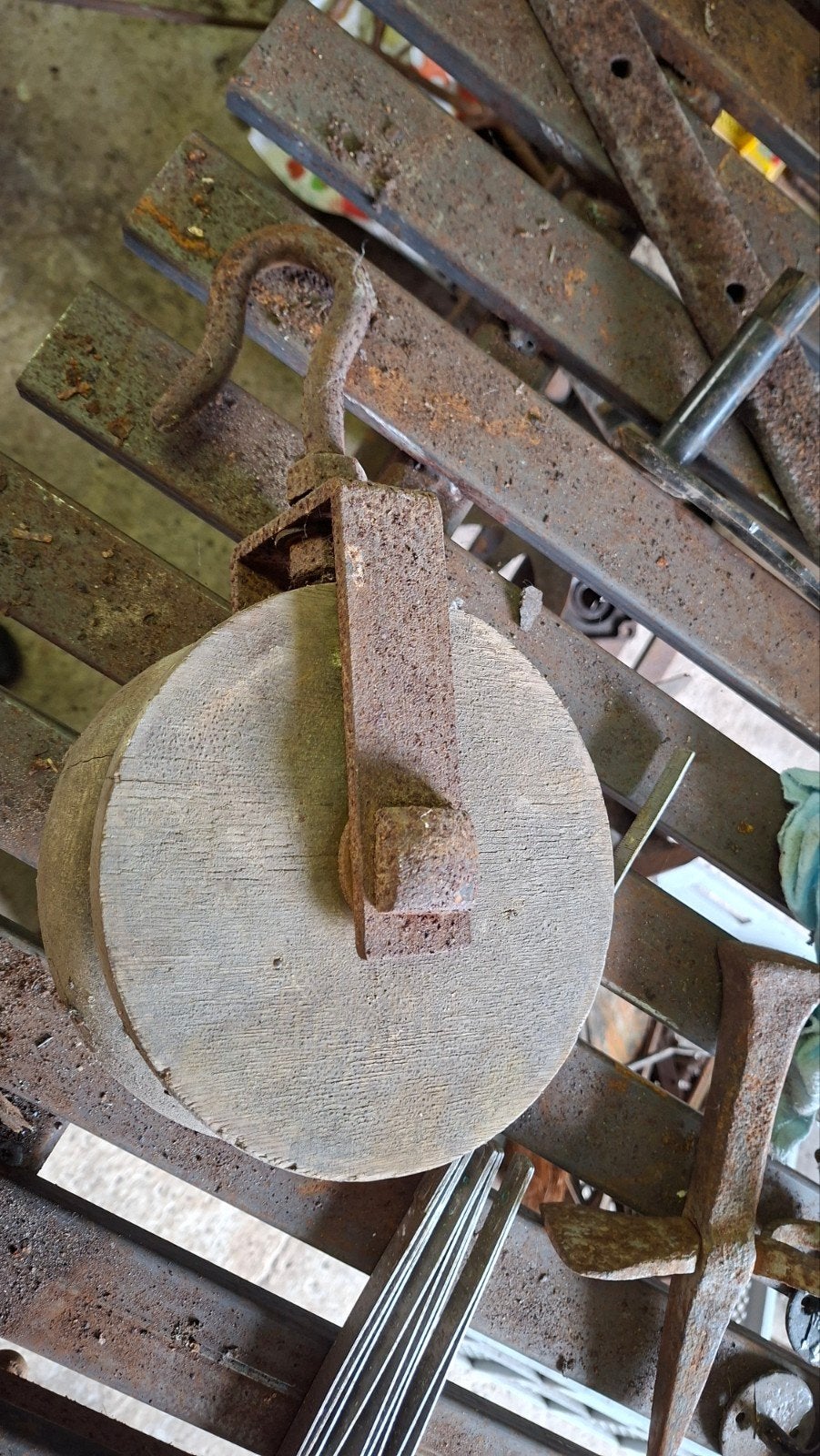 Grote hout/metalen katrol, Ophalen