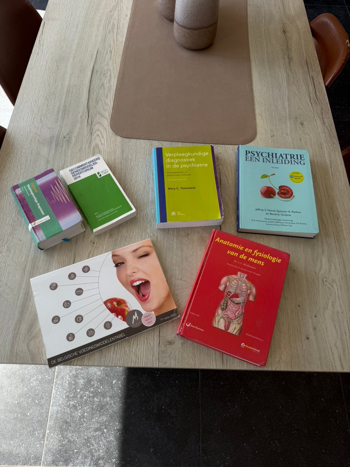 Verpleegkundige handboeken set of afzonderlijk, Ophalen, Zo goed als nieuw