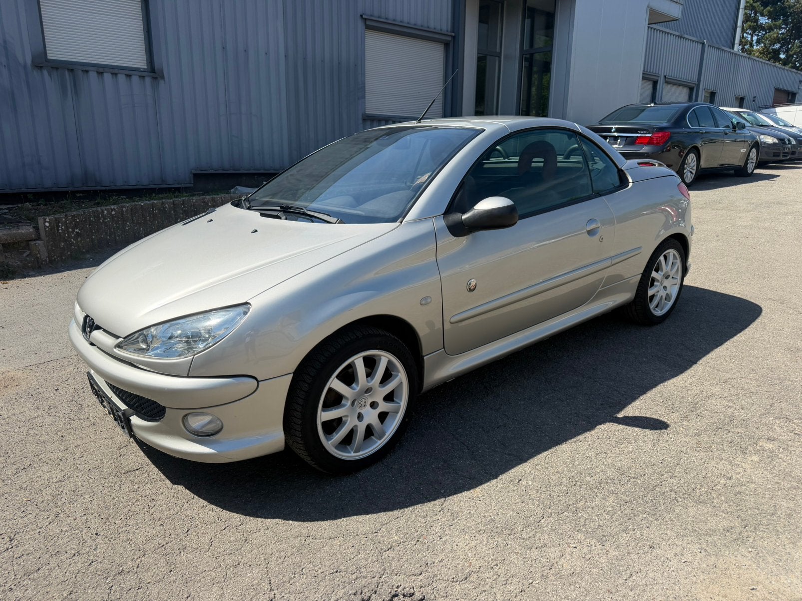 Peugeot 206cc 1,6 ess. Airco 2004 159000km controle garantie, Autos, Peugeot, Rouge, Rétroviseurs électriques, Achat, Entreprise