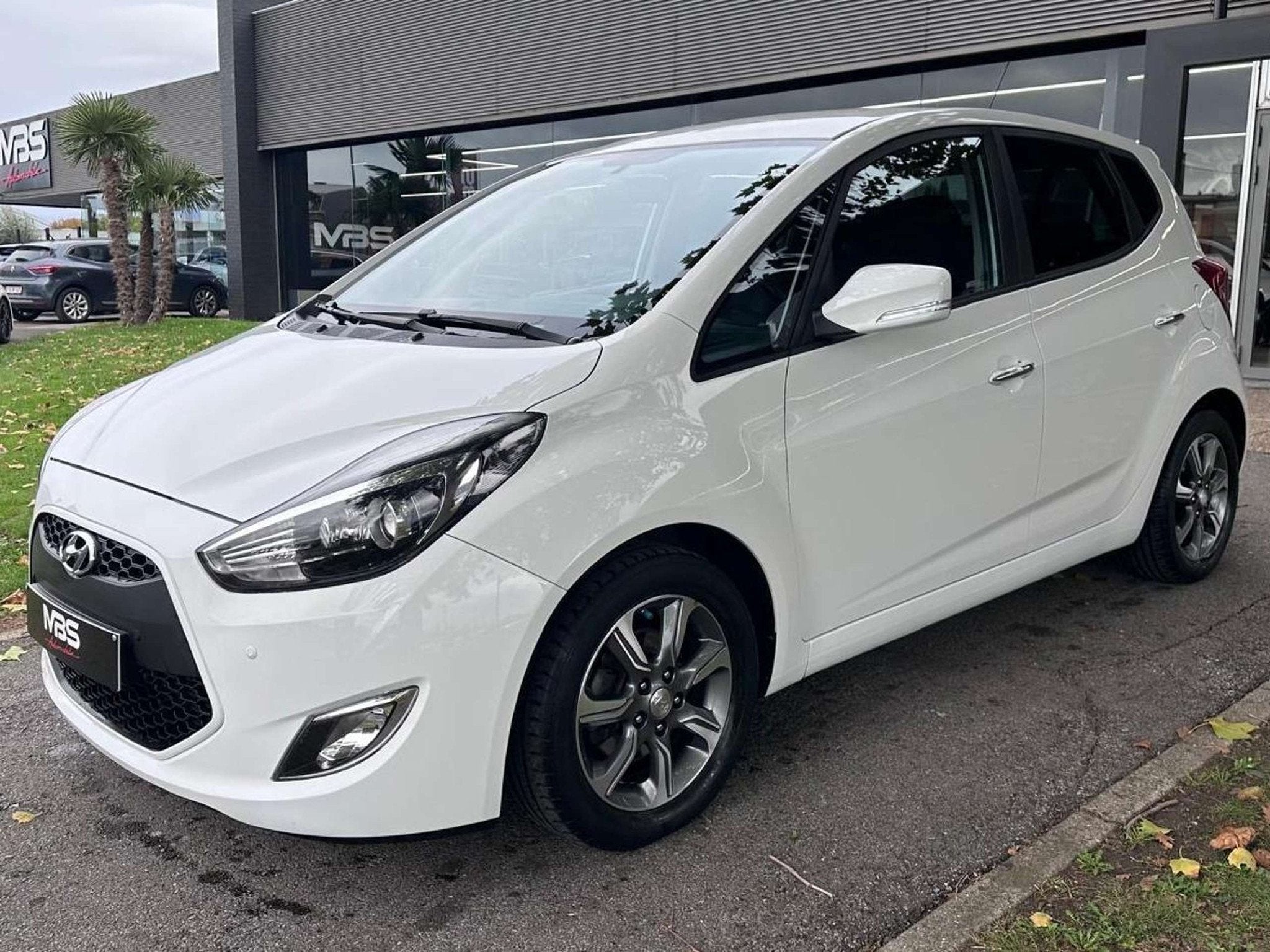 Hyundai ix20 *1.6i* AUTO* CLIM* CRUISE* GARANTIE 12 MOIS*, Auto's, Stof, Gebruikt, 4 cilinders, Wit