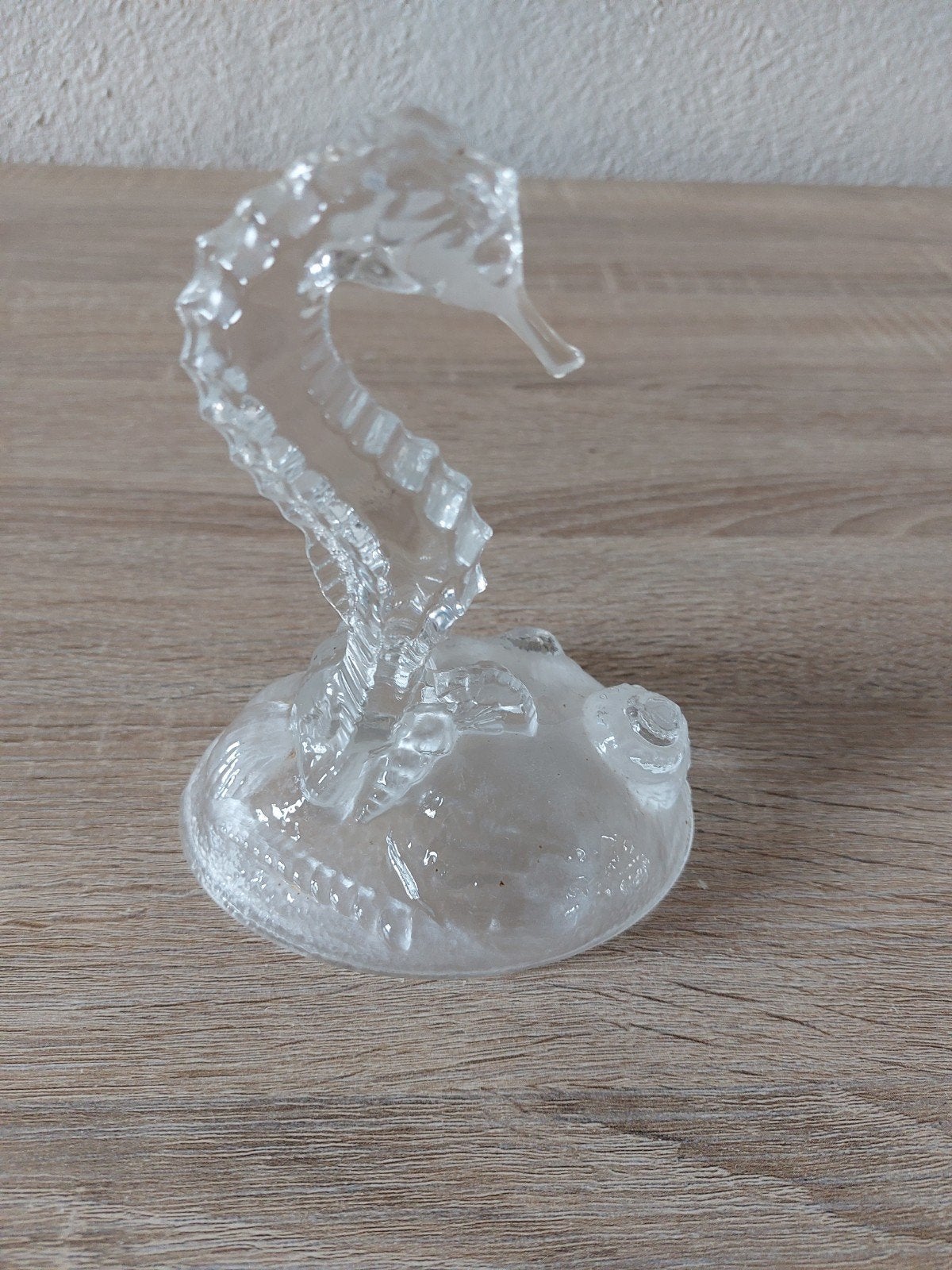 Hippocampe en verre, Enlèvement ou Envoi