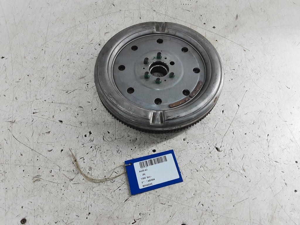 VOLANT MOTEUR BI-MASSE A3 Sportback (8PA) (03L105266AE), Autos : Pièces & Accessoires, Mevr. I. Hauben, Audi, Utilisé, Rue de l'Espoir 34 34
4030  GRIVEGNÉE, BE