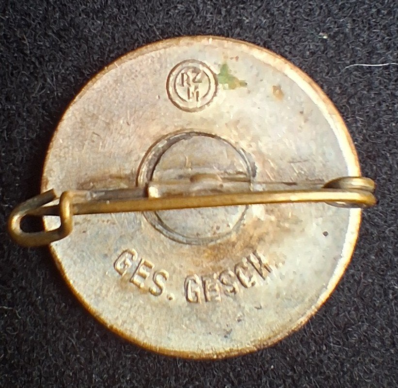 Insigne de supporter du « club » allemand D.E.1933, Enlèvement ou Envoi