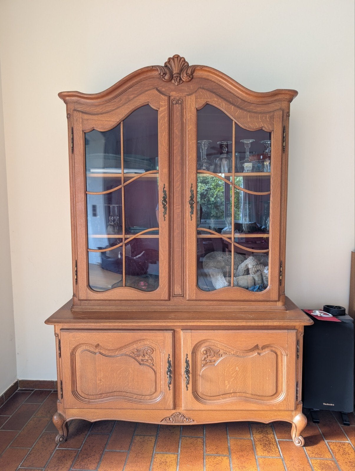 Vintage queen anne kast Bestaat uit twee delen, Ophalen