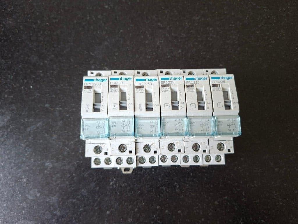 Impulsschakelaar - teleruptor 230V/25A dubbelpolig., Enlèvement ou Envoi, Utilisé