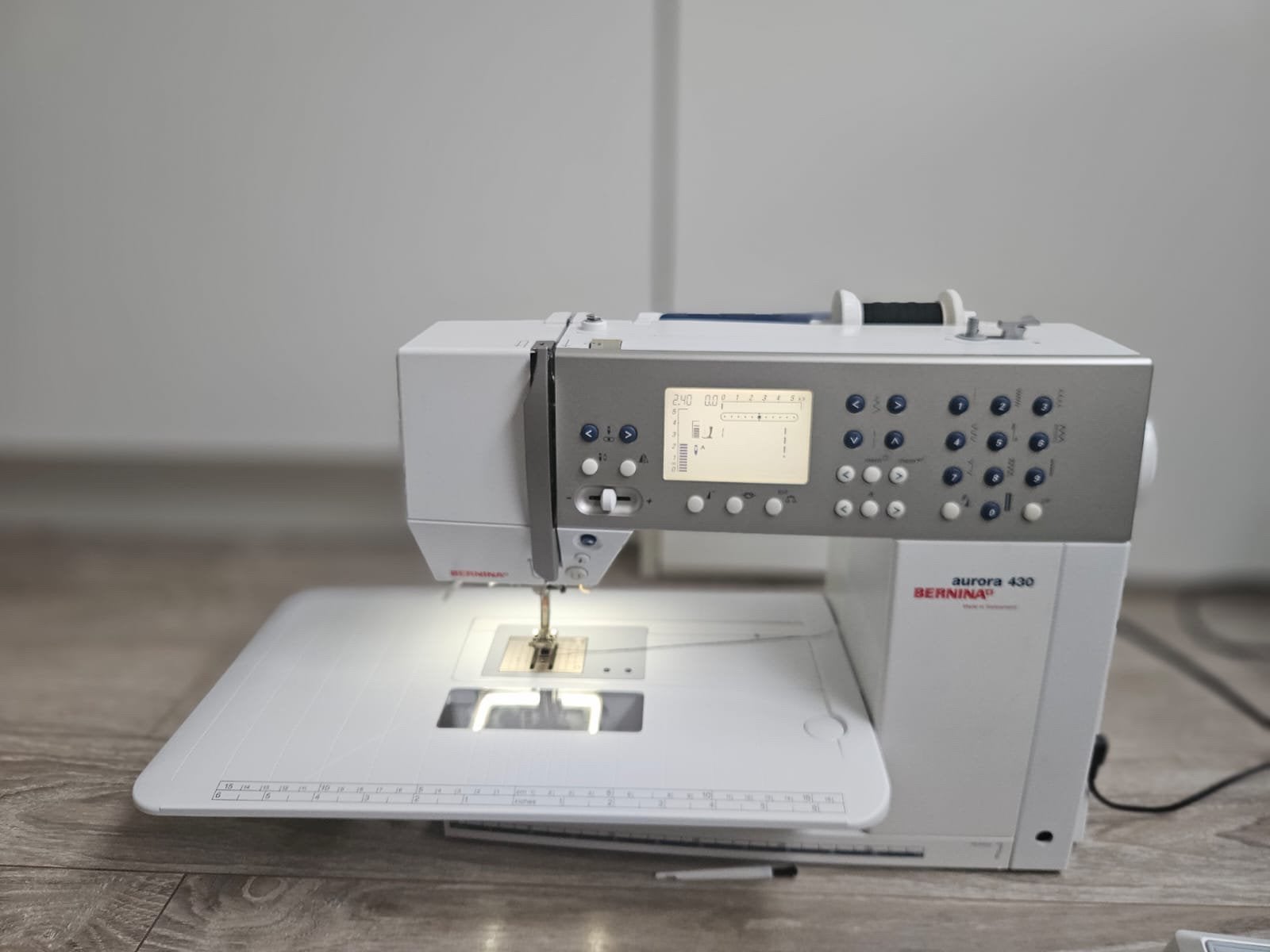 Bernina Aurora 430 Naaimachine, Hobby en Vrije tijd, Ophalen, Zo goed als nieuw, Naaimachine, Bernina