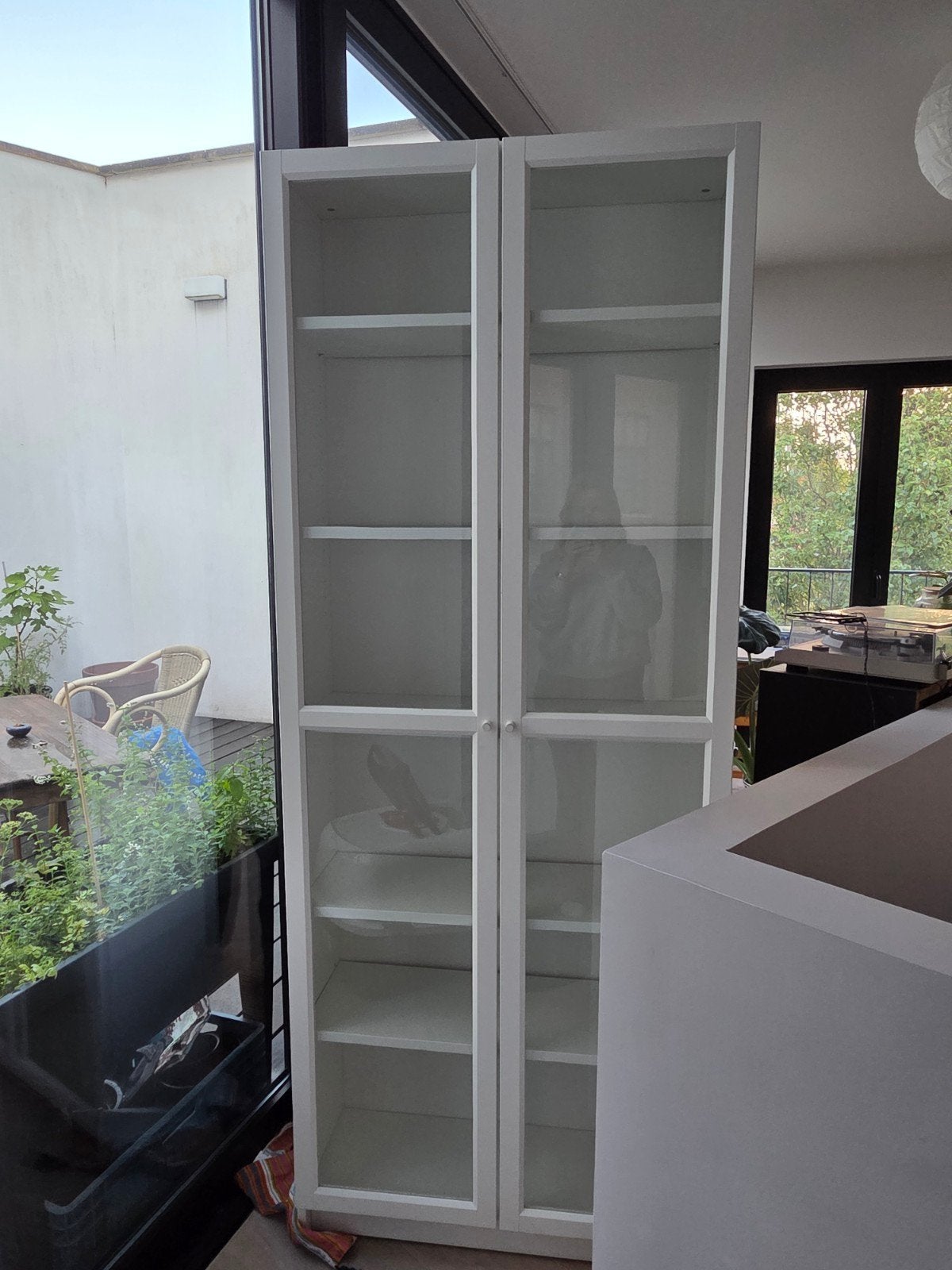 witte ikea kast met glazen deuren, Ophalen, Gebruikt