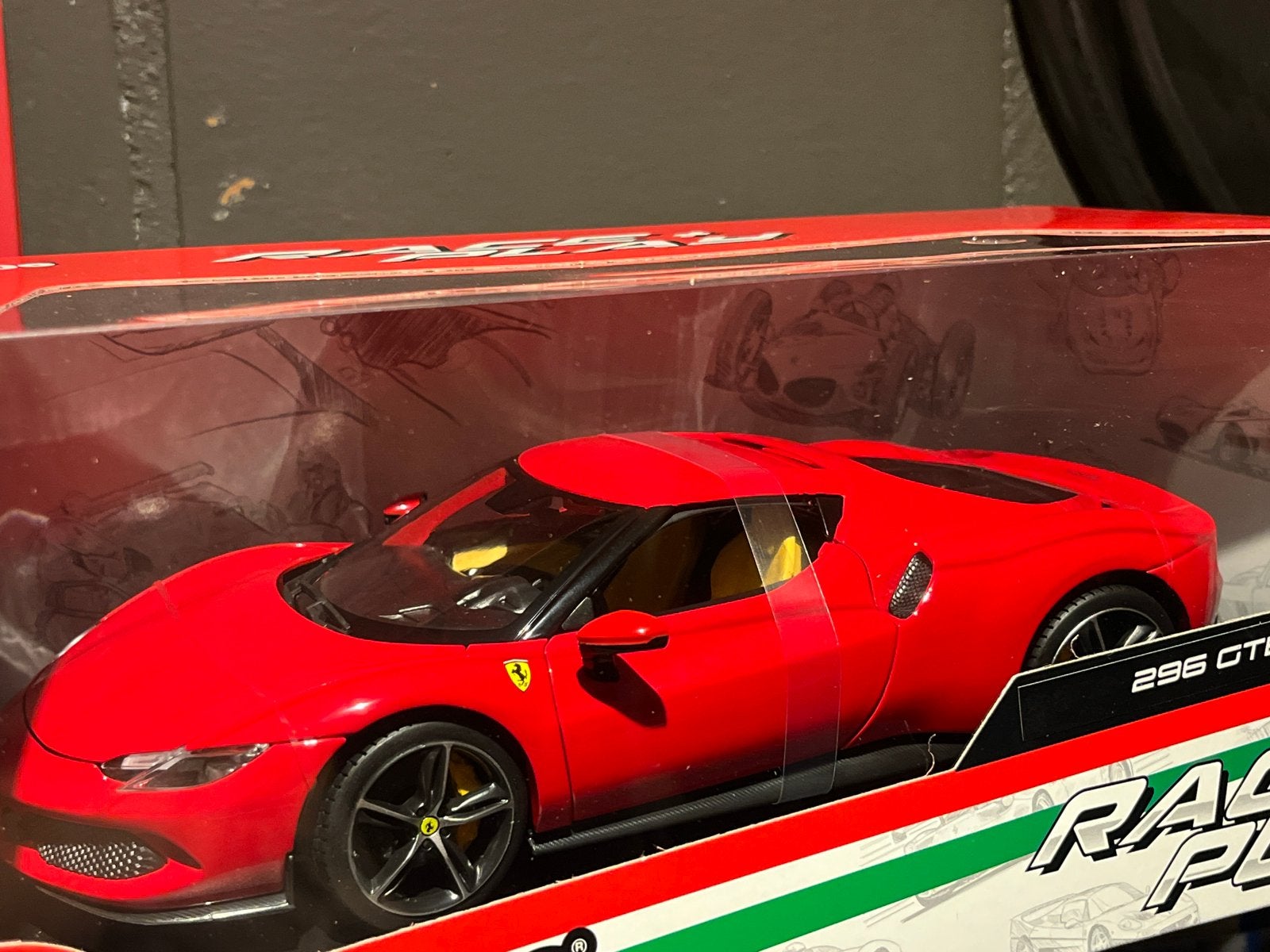 Ferrari 296 GTB, Ophalen, Zo goed als nieuw