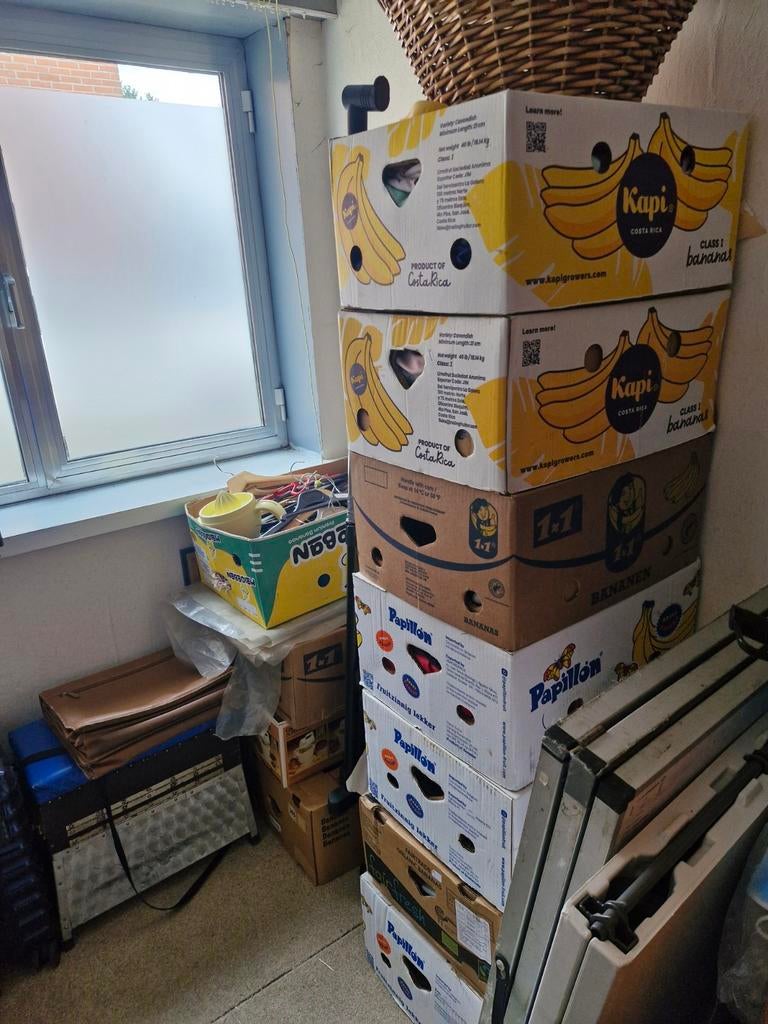 14 dozen voor rommelmarkt, Diversen, Ophalen