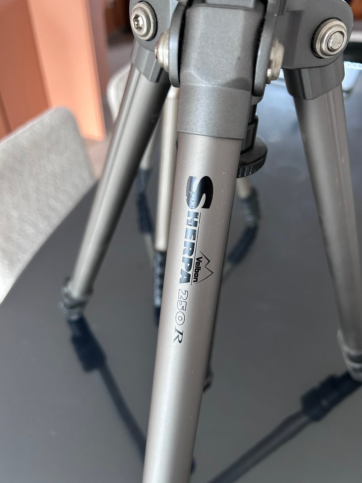 Tripod Velbon, Ophalen, Velbon, Driepoot, Zo goed als nieuw