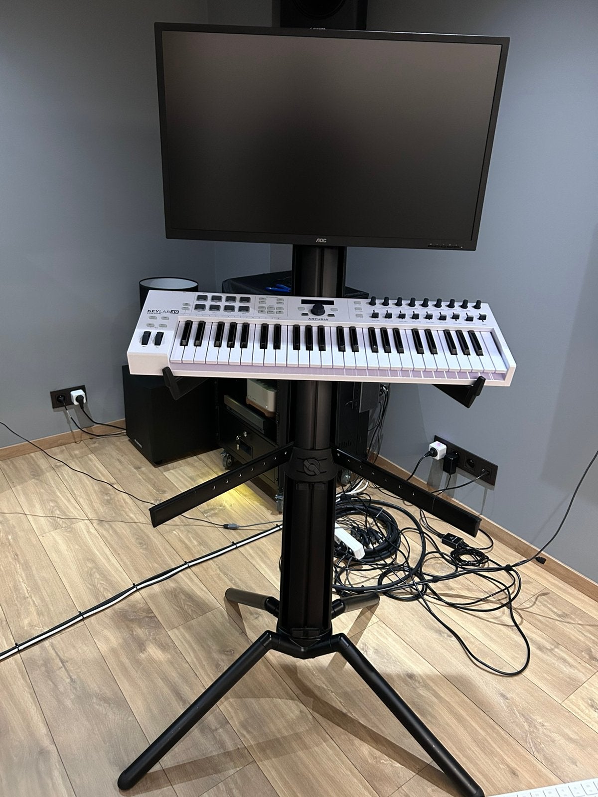 K&M spider Pro stand + AOC Q32E2N 31,5 inch Quad HD Monitor, Musique & Instruments, Pieds, Enlèvement, Comme neuf