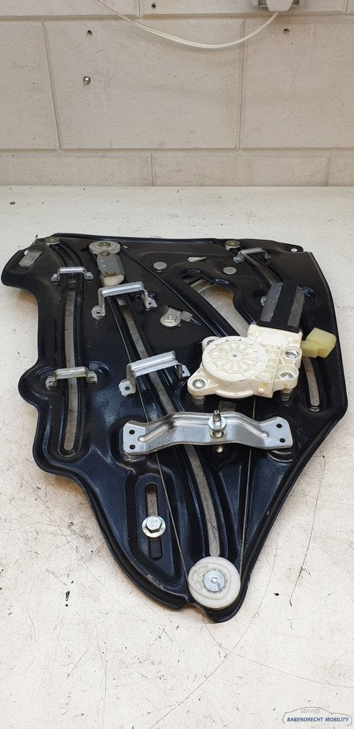 M canisme de l ve-vitre arri re gauche W209 CLK 2096700103,, Mercedes-Benz AG, Mercedes-Benz, Utilisé, Mercedesstrasse 120
70372  Stuttgart, DE
