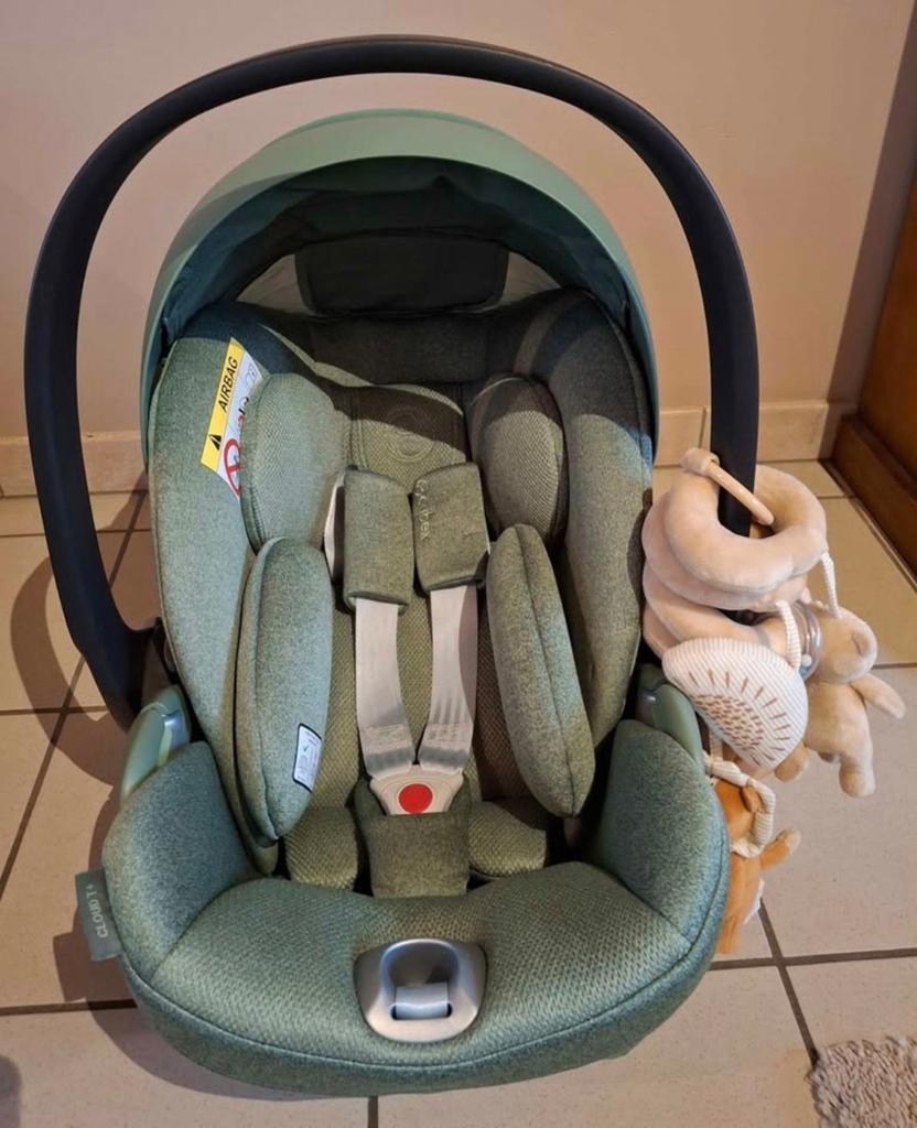Maxi Cosy Cybex, adaptateurs et spirale d'activités, Enfants & Bébés, Autres marques, Comme neuf, Protection latérale, Enlèvement