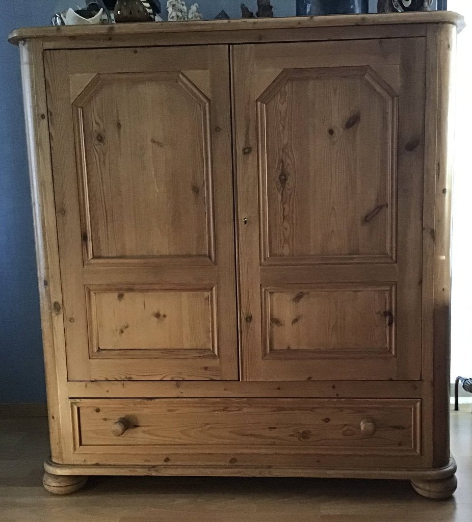 Meuble TV en pin massif avec portes coulissantes et tiroirs., Comme neuf, 100 à 150 cm, Enlèvement, 100 à 150 cm