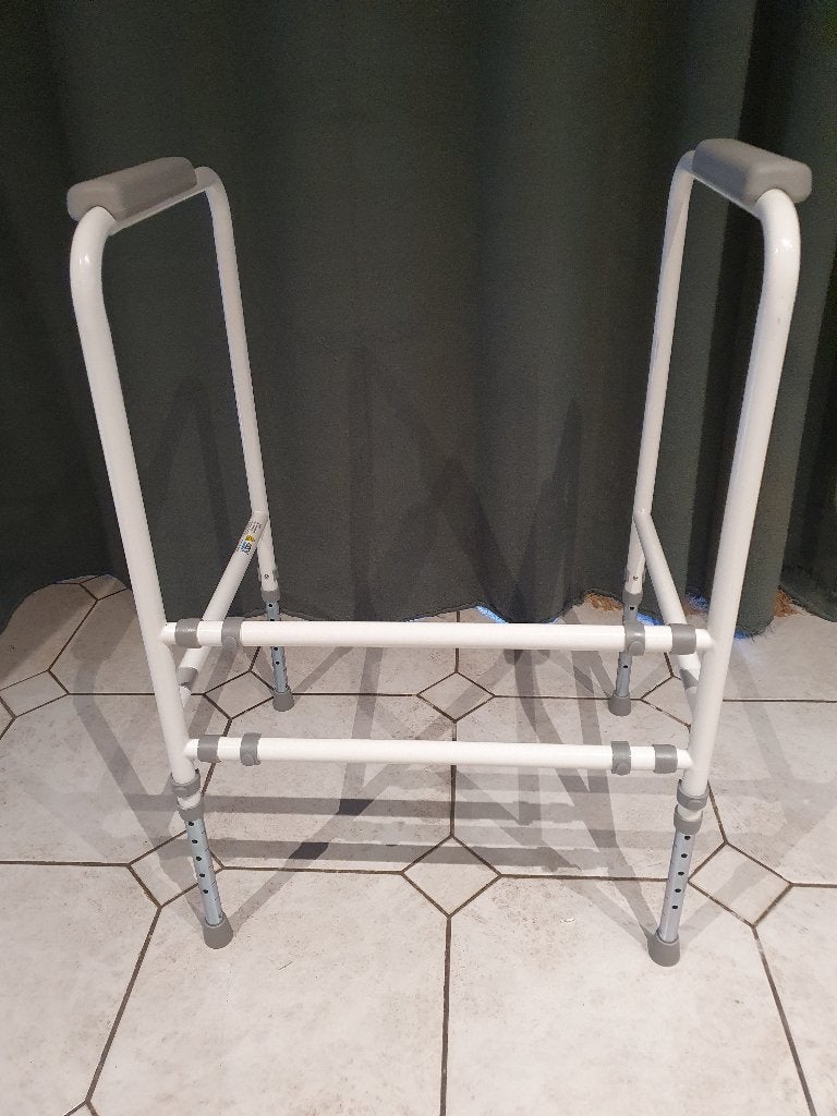 Toiletbeugel Toilethulp Toilet Frame Stahulp verstelbaar, Ophalen, Zo goed als nieuw