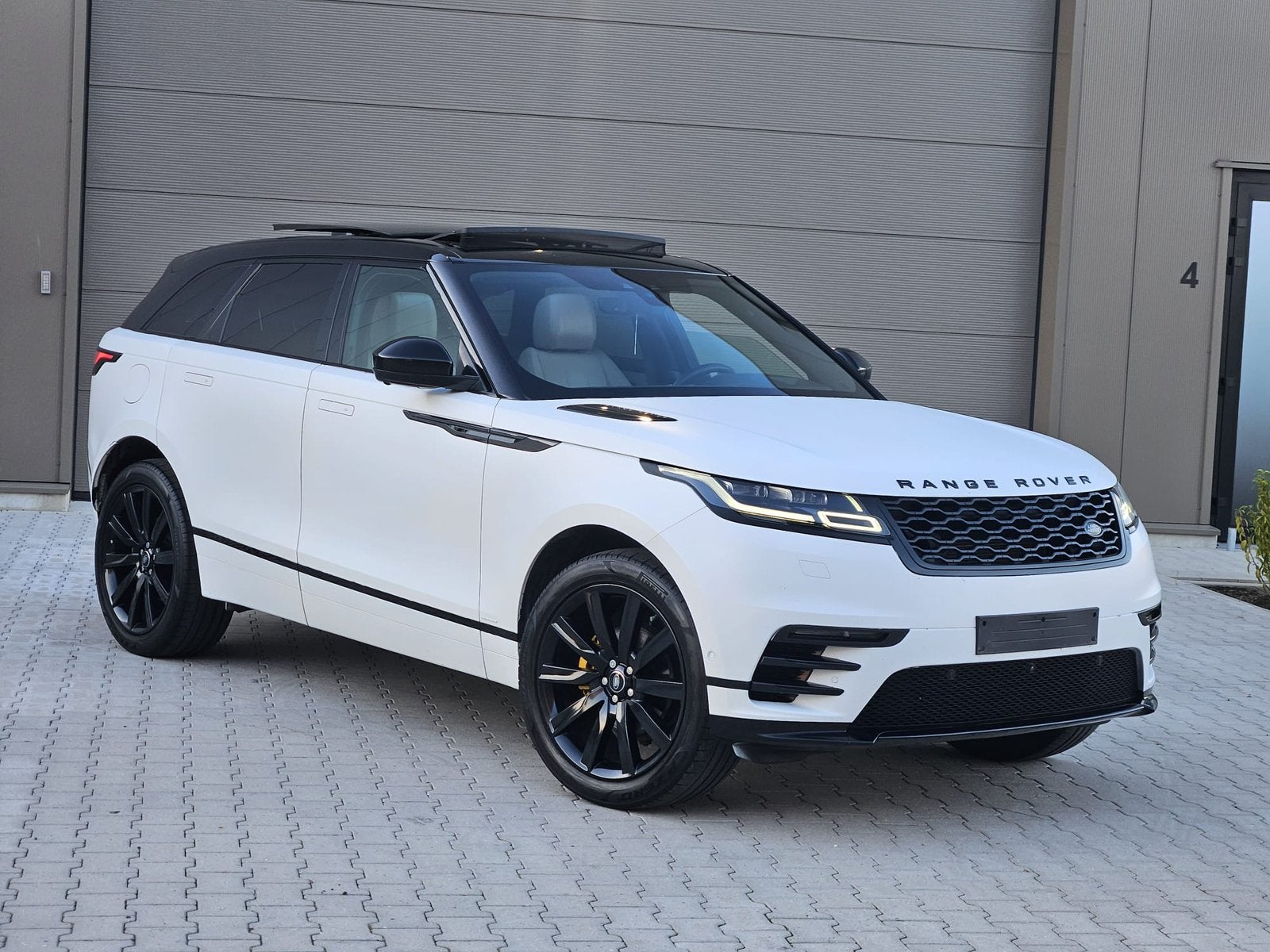 Titre/ Range Rover Velar R-Dynamic 2018 2.0, Cuir, Phares entièrement LED, Range Rover Velar, 5 portes