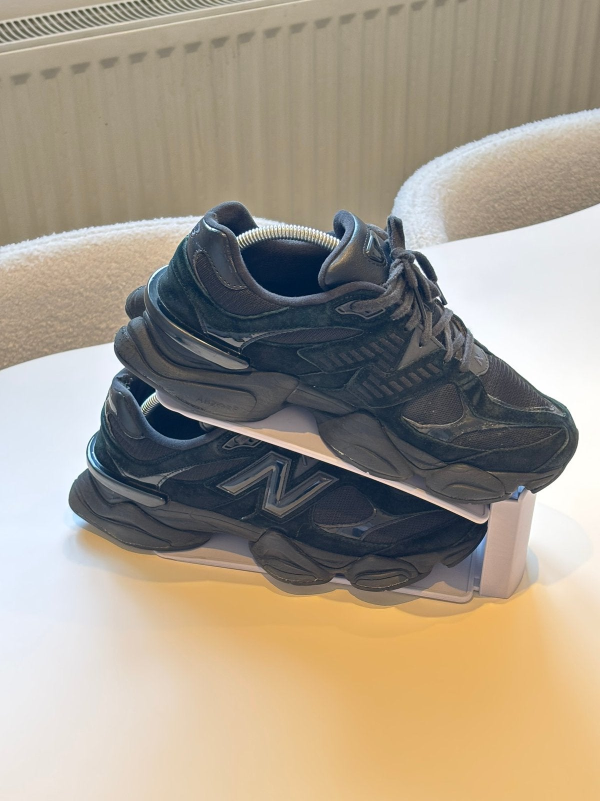New Balance 9060 Triple Black sneakers — Monochrome sneakers, Ophalen, Zwart, Zo goed als nieuw, Sneakers