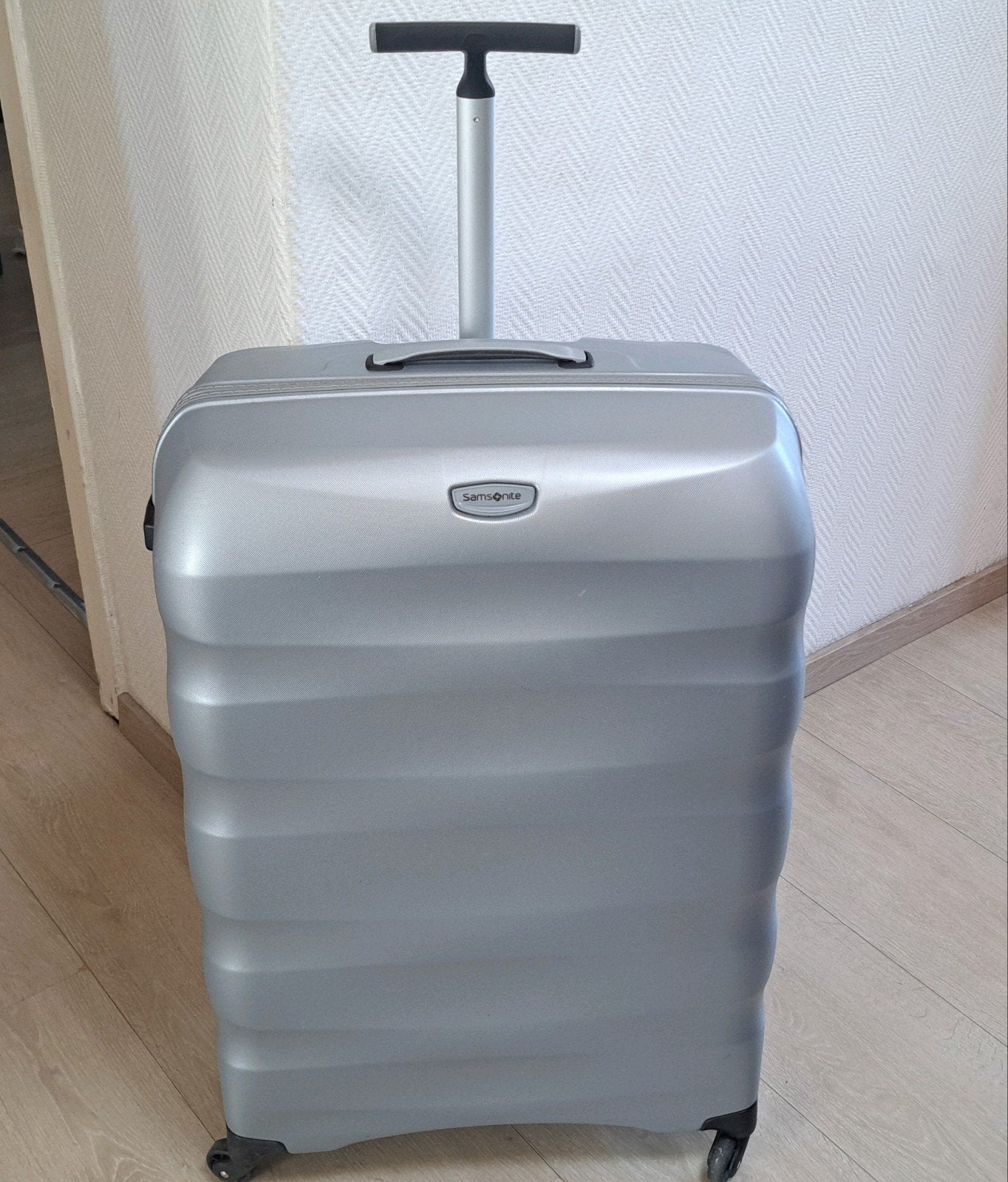samsonite modèle spinner grande valise légère +_75/45 cm, Bijoux, Sacs & Beauté, Valises, Enlèvement, Comme neuf
