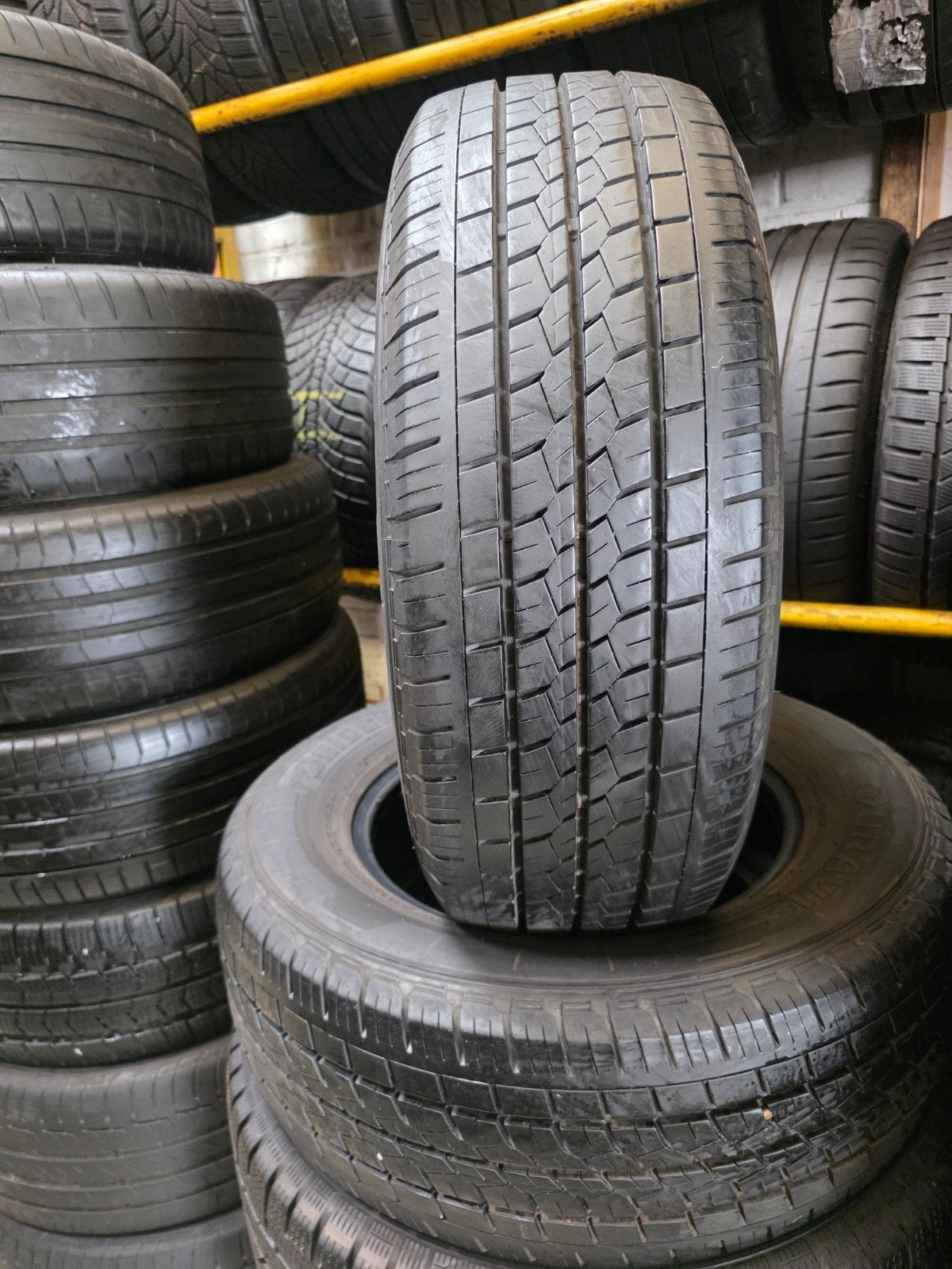 215/65/15c Bridgestone avec montage et équilibrage, Enlèvement