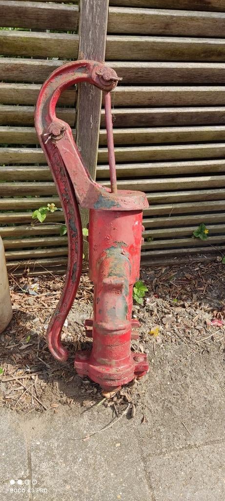 Oude waterpomp, Ophalen