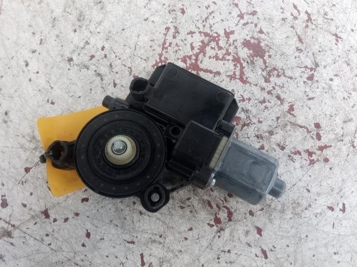 Moteur de vitre portière d'un Volkswagen Polo, Autos : Pièces & Accessoires, -, Volkswagen, -, 3 mois de garantie