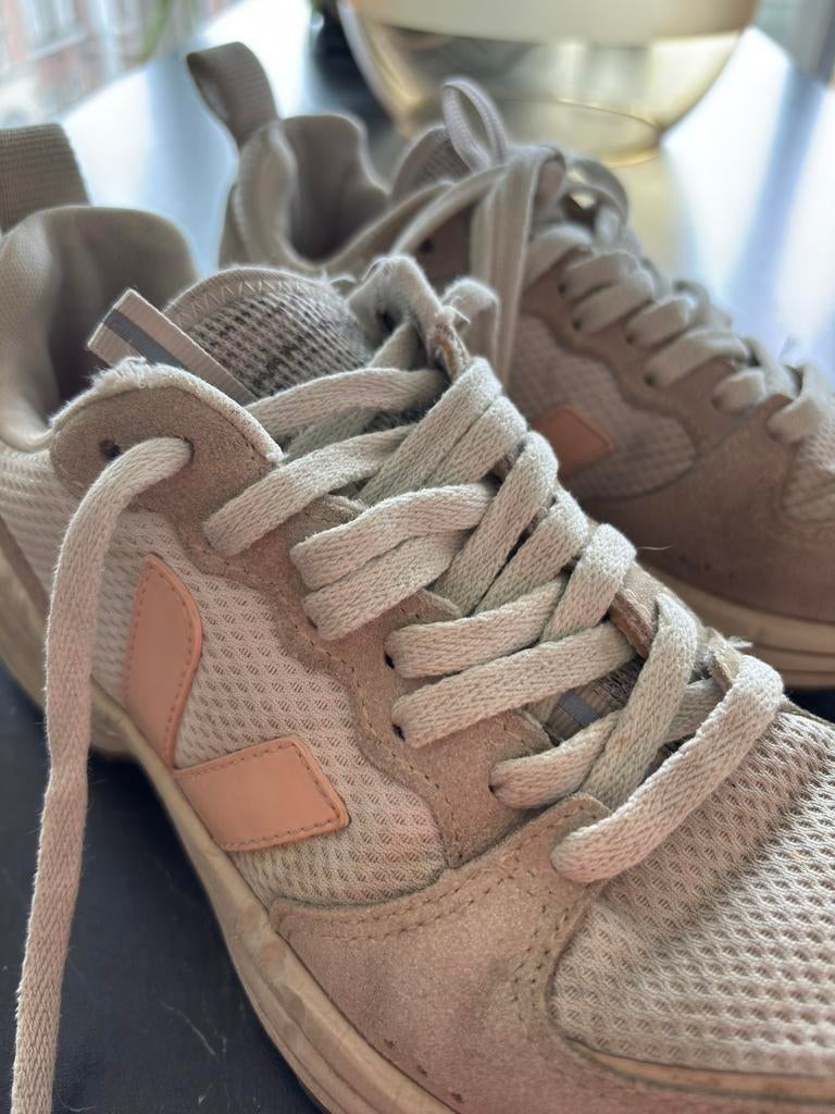 Veja creme maat 37, Beige, Ophalen of Verzenden, Sneakers, Gedragen