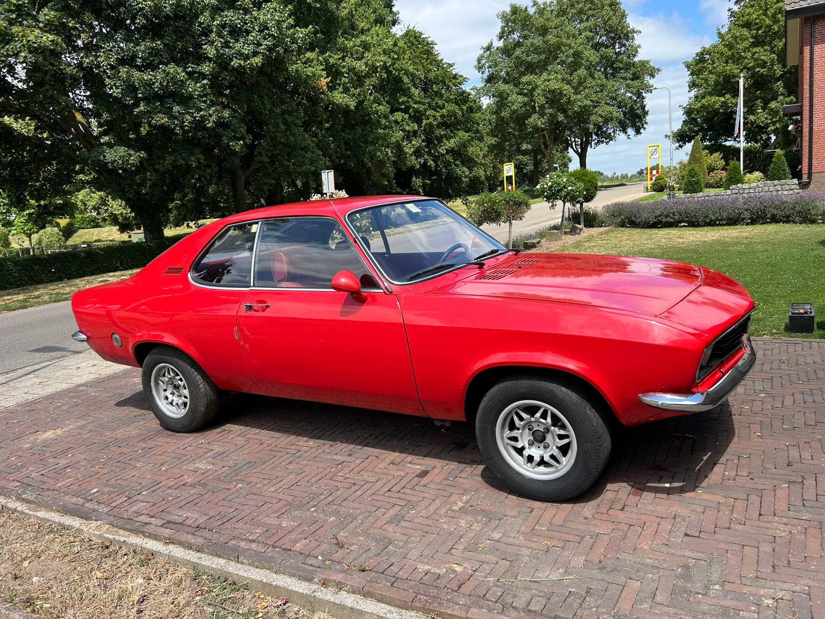 Opel Manta A 1.6 - 1971, Autos, Oldtimers & Ancêtres, Rouge, Achat, Boîte manuelle, Opel
