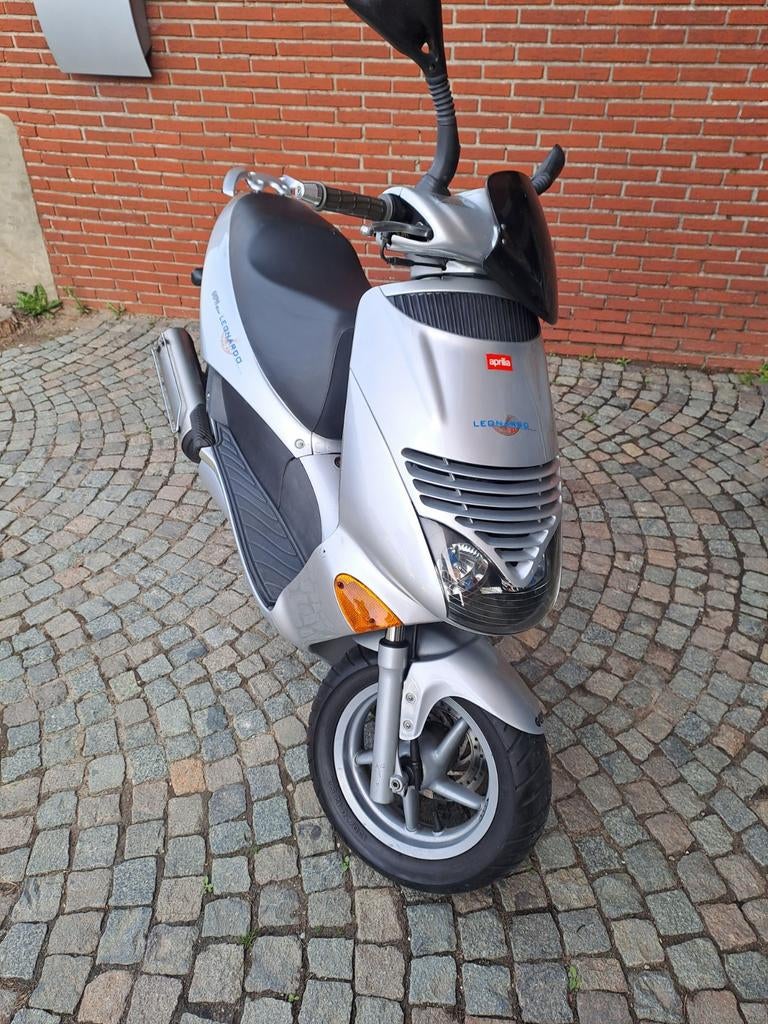 Aprilia leonardo, Enlèvement