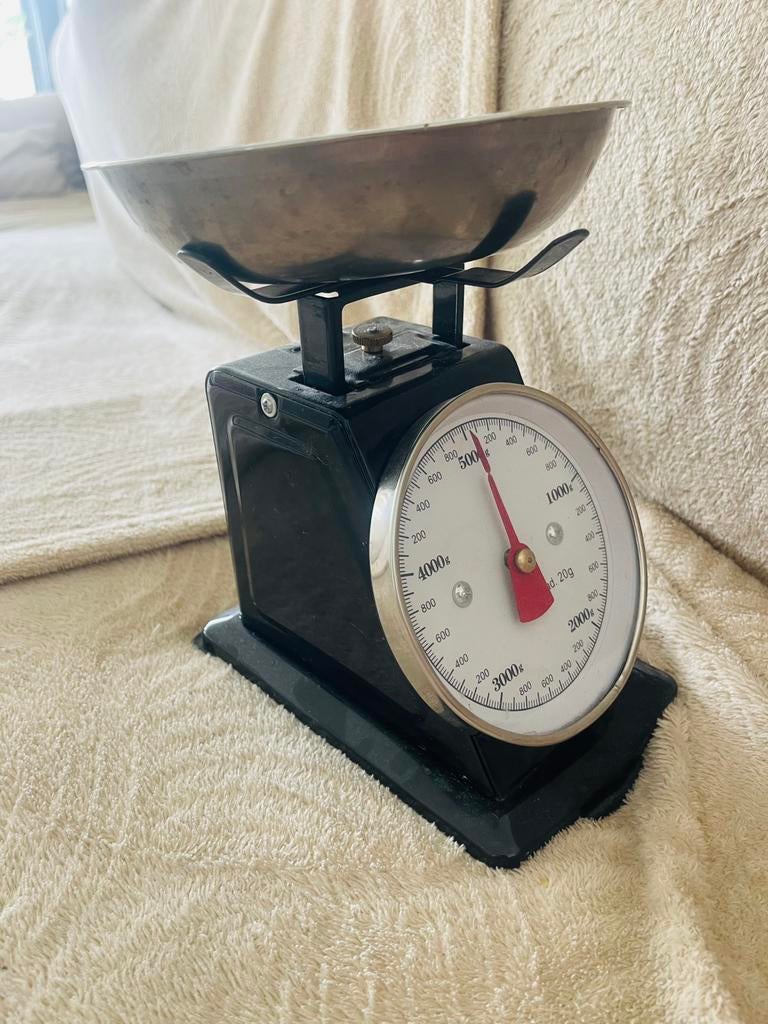 Vintage mechanische keukenweegschaal 5 kg — retrostijl, Elektronische apparatuur, Weegschalen, Ophalen, Zo goed als nieuw, Keukenweegschaal