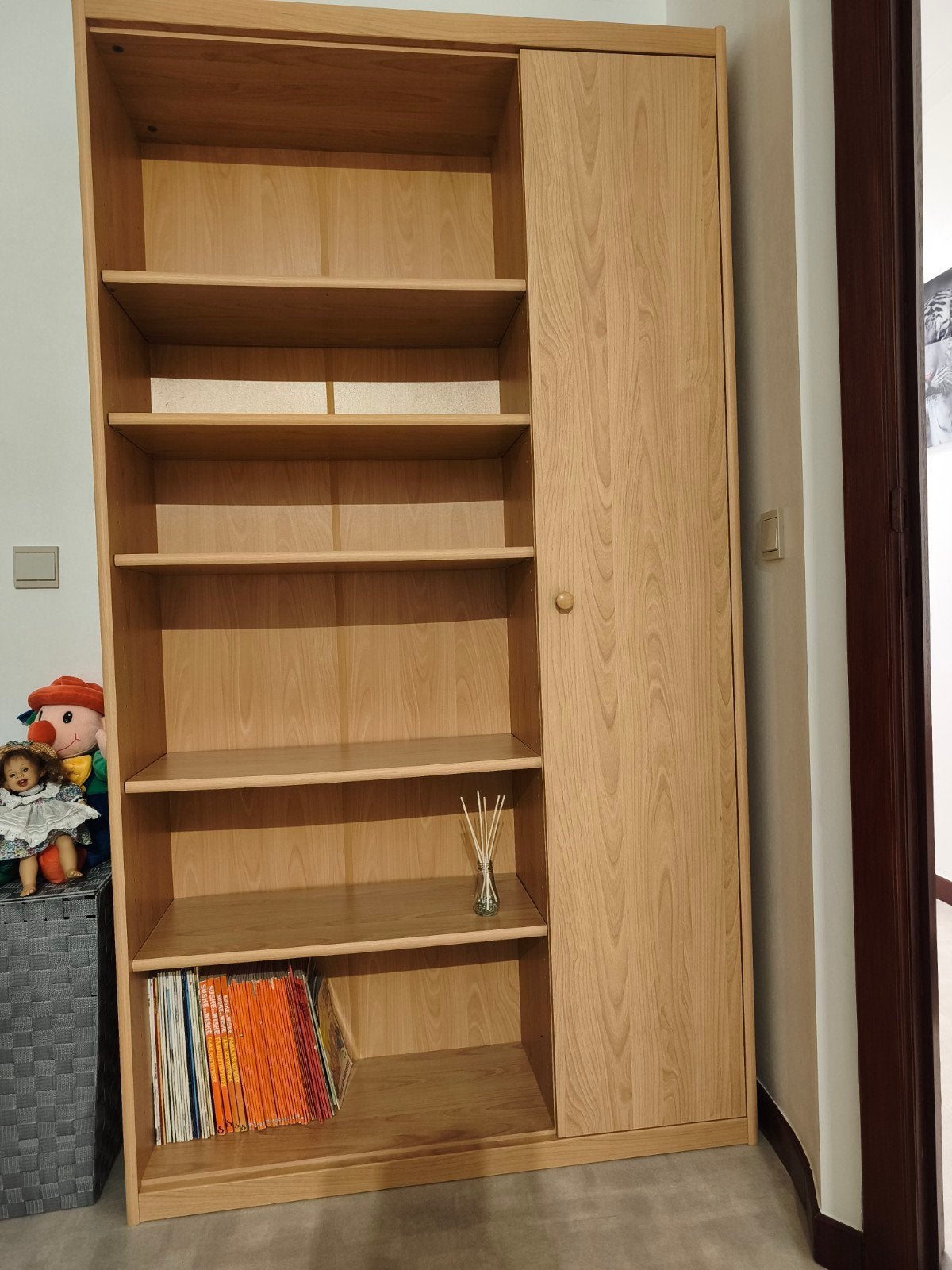 Praktische Houten Kast met Boekenrek en Gesloten Opbergkast, Ophalen