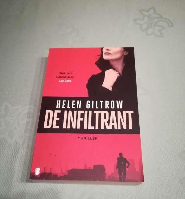 Thriller Infiltrant, Helen Giltrow / Verbrijzeld, MacBride, Enlèvement ou Envoi, Utilisé