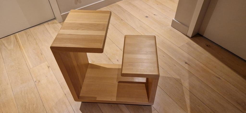 Bureau design en chêne massif sur roulettes, Maison & Meubles, Armoires | Meubles ordinateur, Enlèvement
