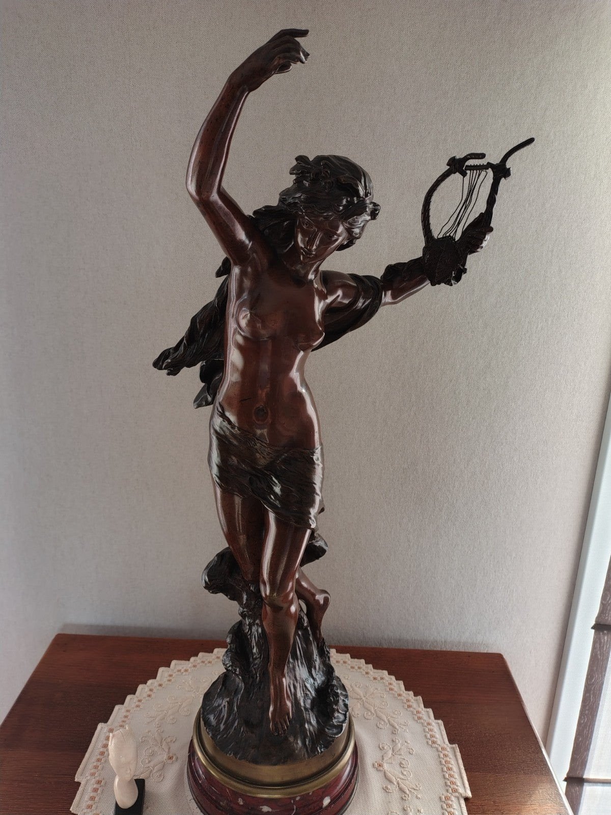 statue en bronze sur socle, Enlèvement, Bronze