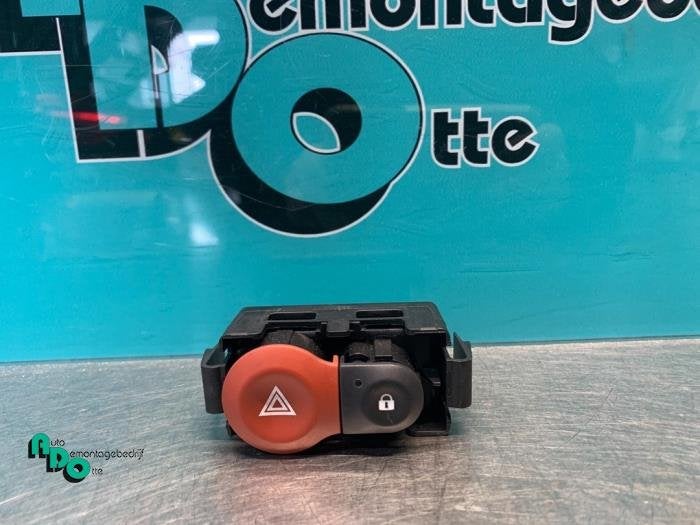 Paniekverlichtings Schakelaar van een Renault Clio (Clio 3 0, Gebruikt, -, Renault, -