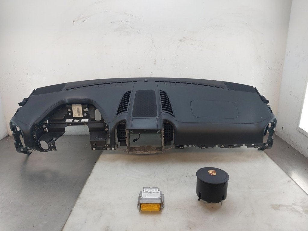 ENSEMBLE AIRBAG + TABLEAU DE BORD Porsche Cayenne II (92A), Porsche Deutschland GmbH, Porscheplatz 1
70435  Stuttgart, DE, Porsche
