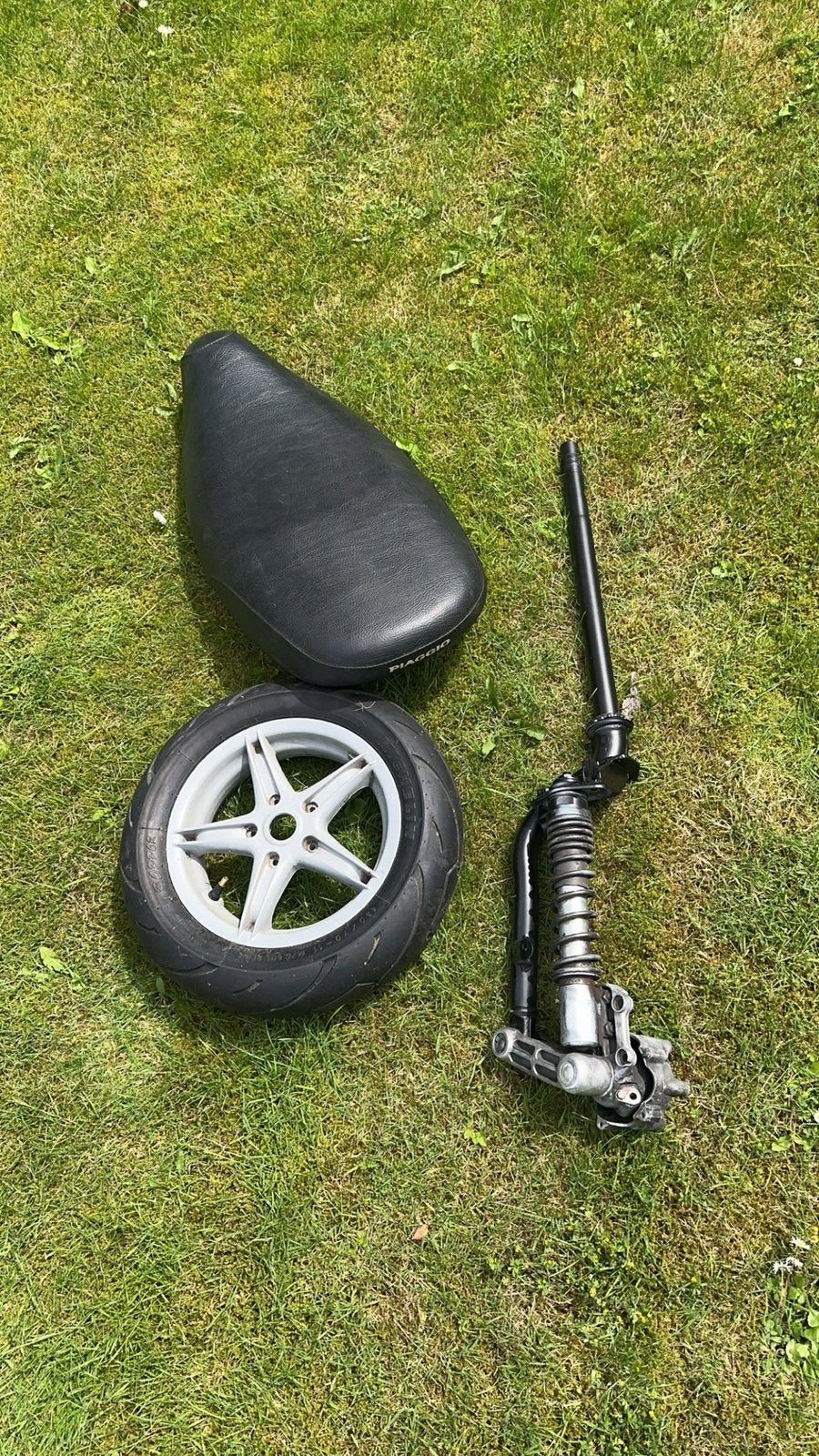 Piaggio lot onderdeln, Fietsen en Brommers, Brommeronderdelen | Algemeen, Ophalen, Zo goed als nieuw, Zadel