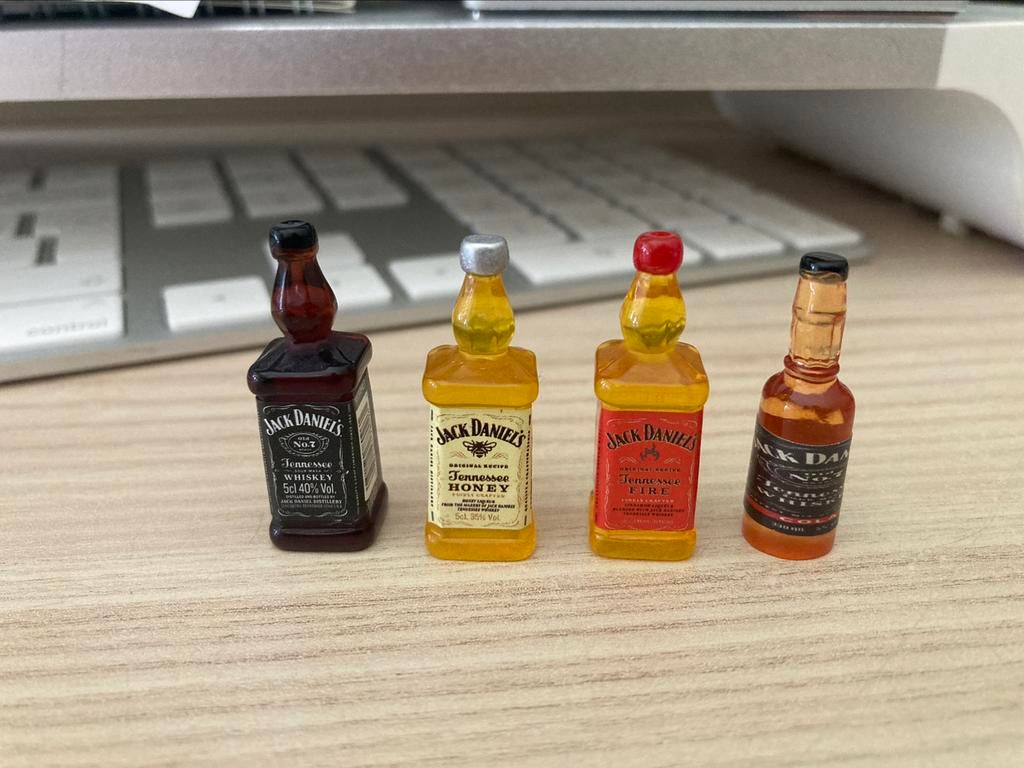 Jack Daniel’s - Lot de 4 mini bouteilles - 31mm