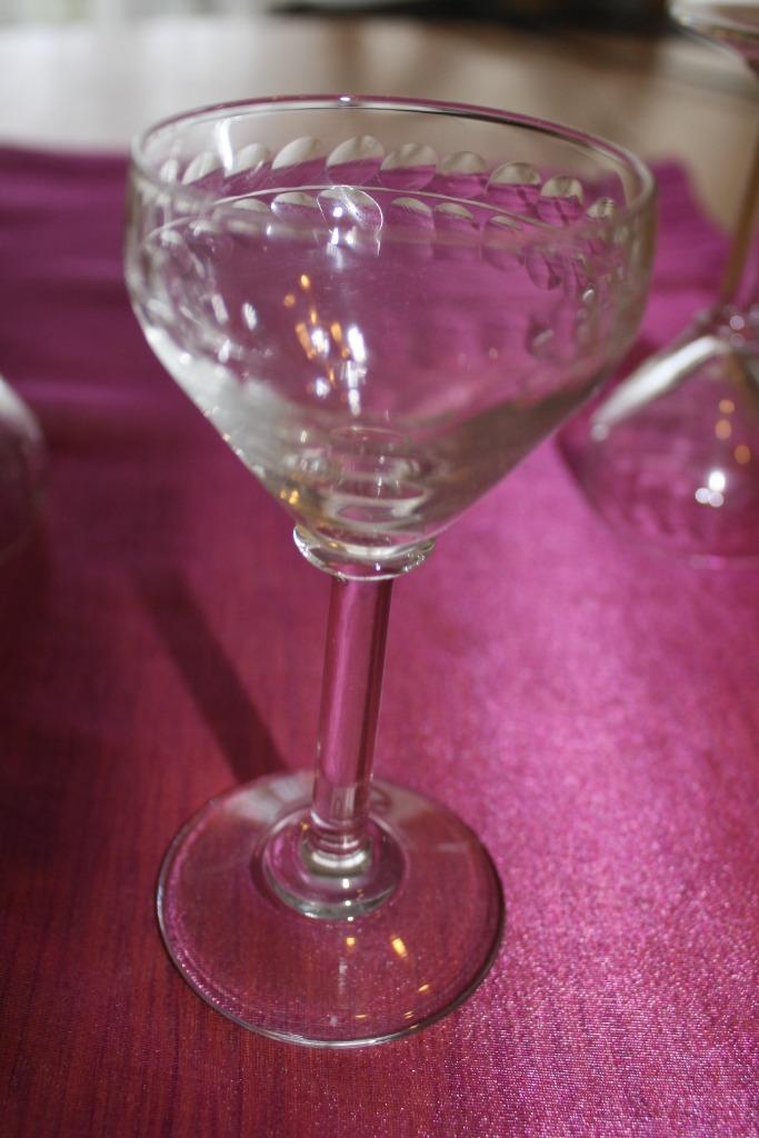 Trois verres à liqueur vintage, Enlèvement