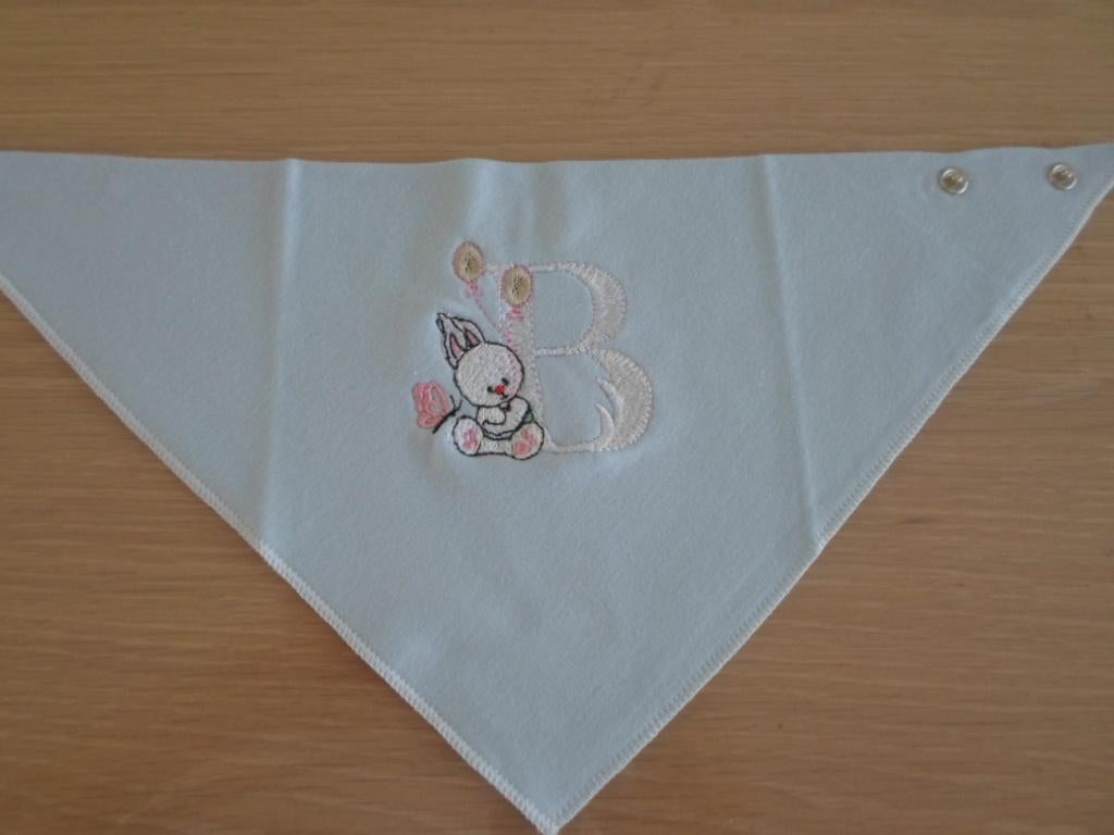 Slabbetjes voor baby's met geborduurde letter en konijntje, Ophalen of Verzenden, Nieuw, Sans marque, Jongetje of Meisje