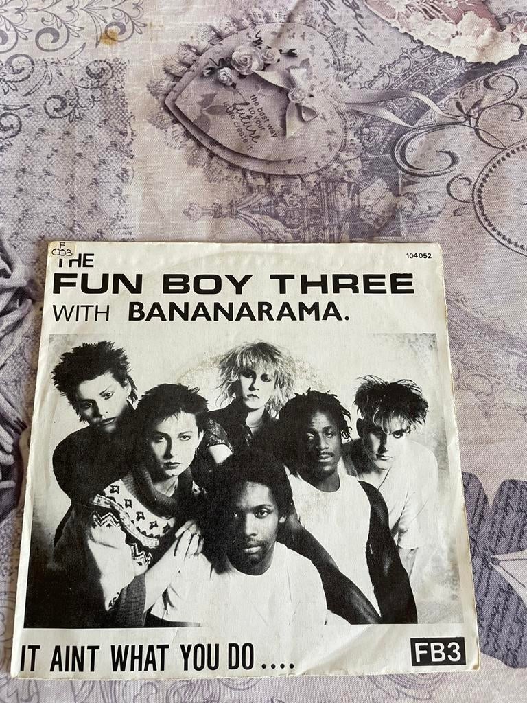 The fun boy three  with bananarama - it aint what you do …, Ophalen of Verzenden