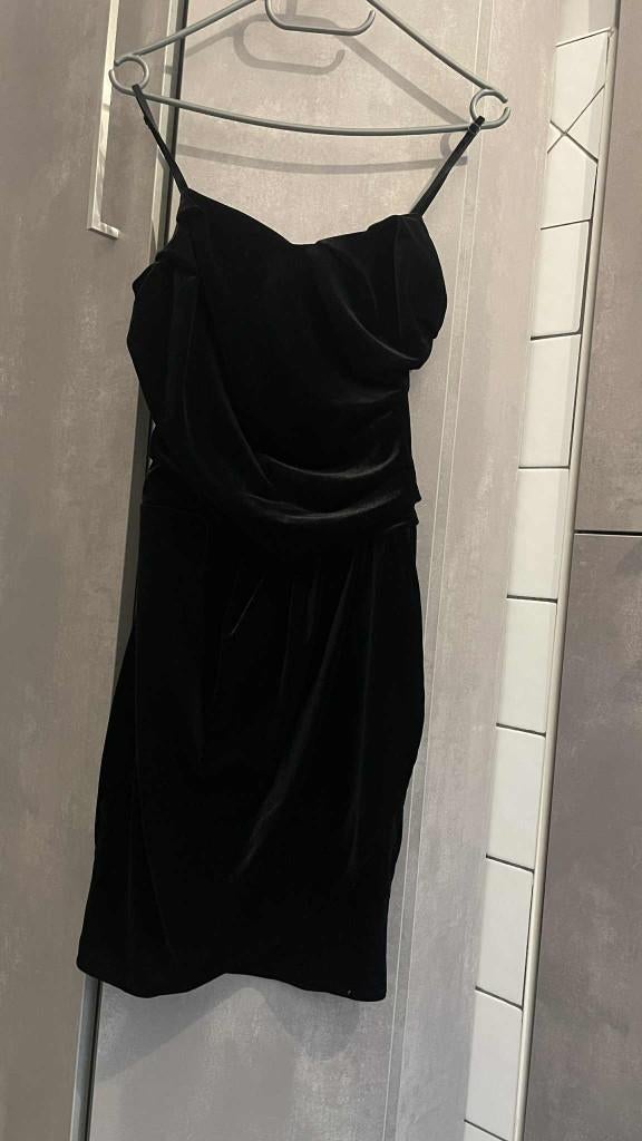 NIEUWE ELEGANTE ZWARTE FLUWELEN JURK S, Kleding | Dames, Ophalen of Verzenden, Nieuw, Maat 36 (S), Zwart