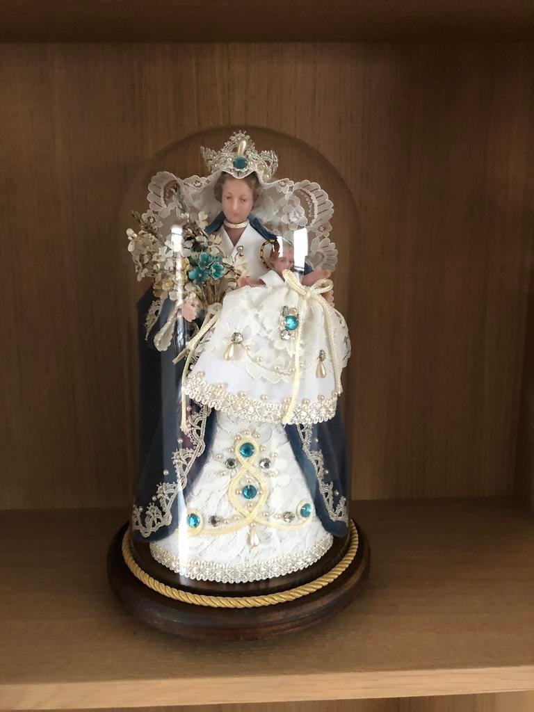 Wassen Mariabeeld onder stolp handgemaakt door Jacobina., Ophalen of Verzenden, Zo goed als nieuw
