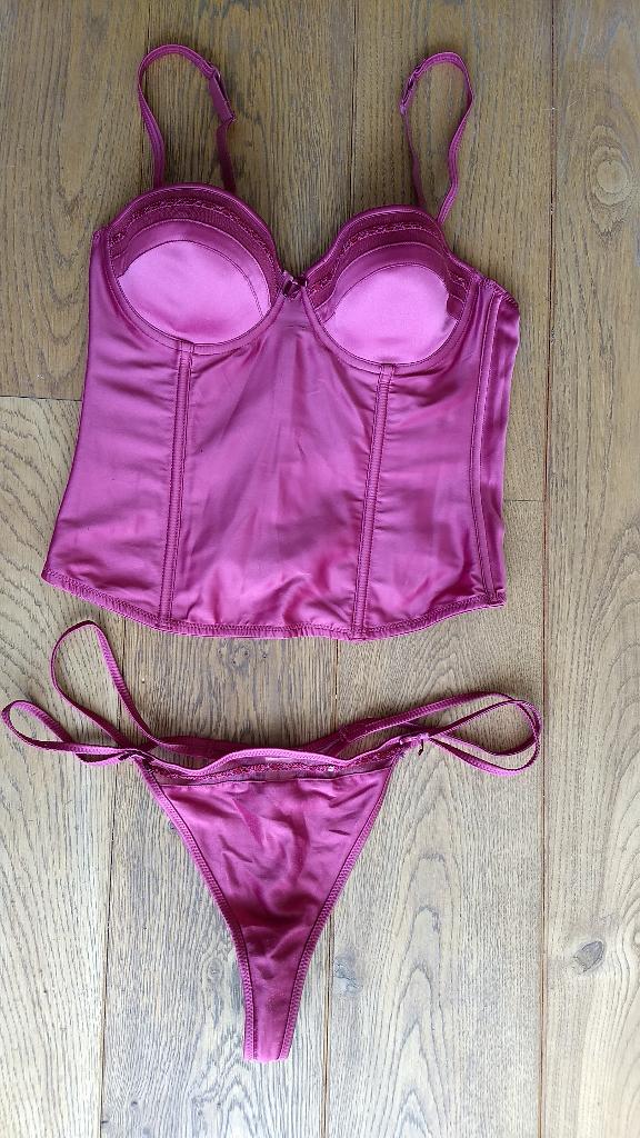 Corset et string bordeaux, Enlèvement, Autres couleurs, String