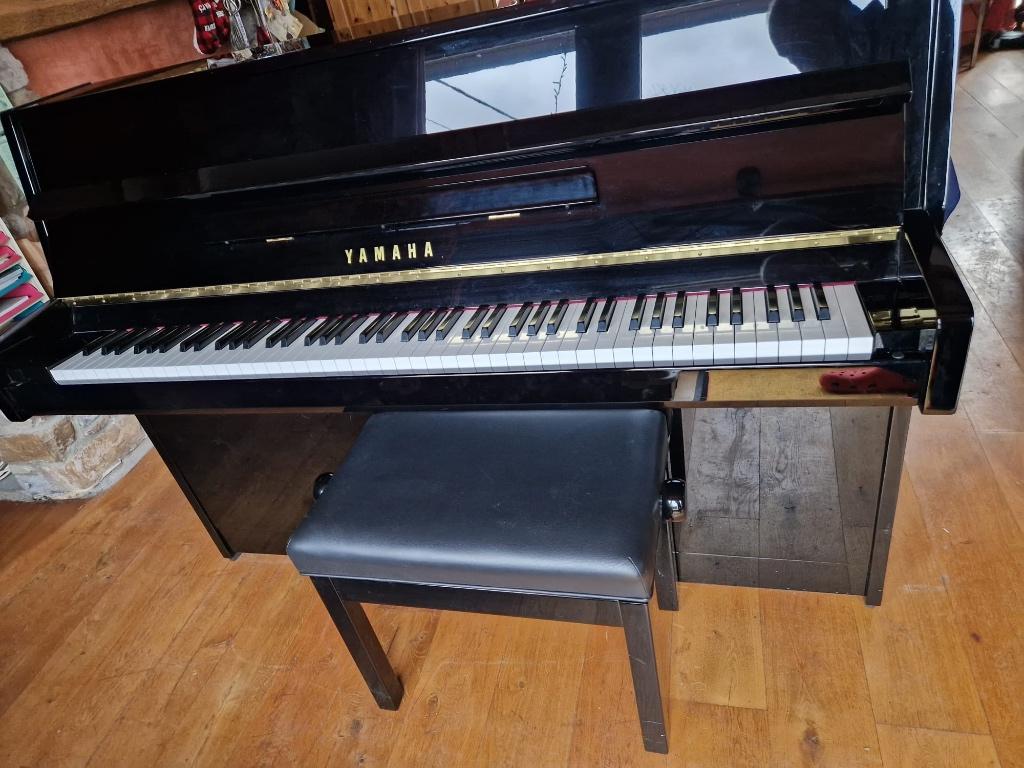 PIANO droit YAMAHA B1PE Noir Brillant, Musique & Instruments, Pianos, Brillant, Comme neuf, Enlèvement, Piano