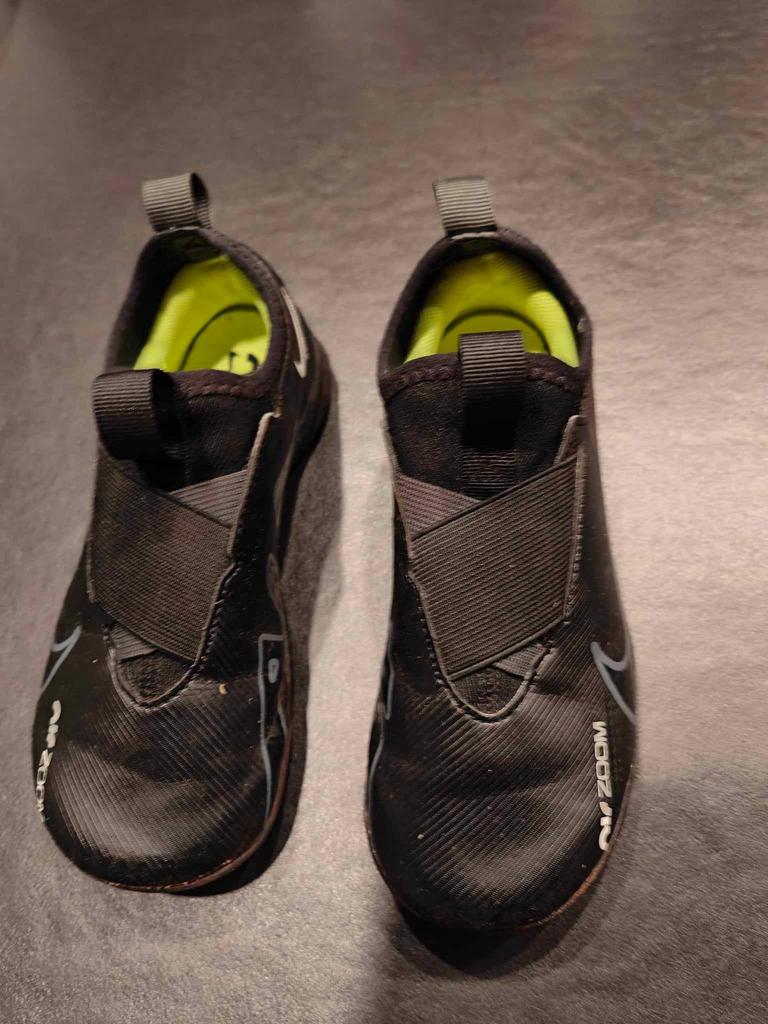 Zaalvoetbalschoenen Nike Mercurial maat 31 als nieuw, Sport en Fitness, Voetbal, Ophalen, Zo goed als nieuw, Schoenen